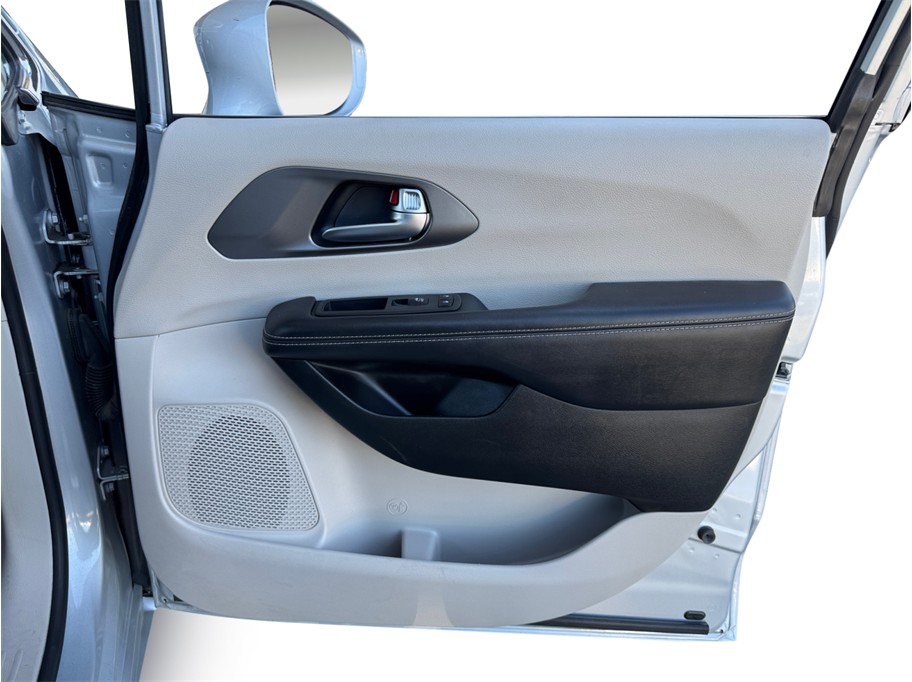 2022 Chrysler Pacifica Hybrid Touring L - Photo 19