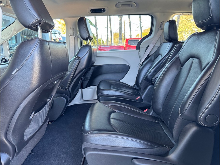 2022 Chrysler Pacifica Hybrid Touring L - Photo 22