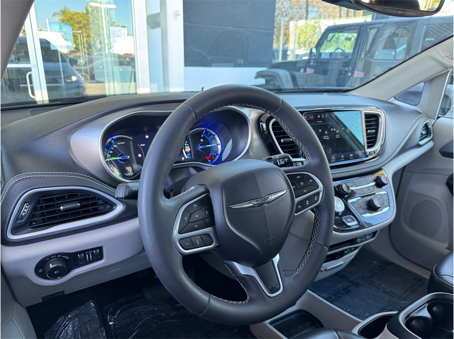 2022 Chrysler Pacifica Hybrid Touring L - Photo 25