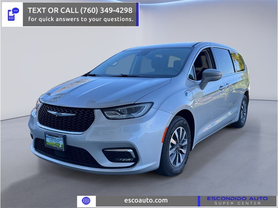2022 Chrysler Pacifica Hybrid Touring L Hybrid's photo