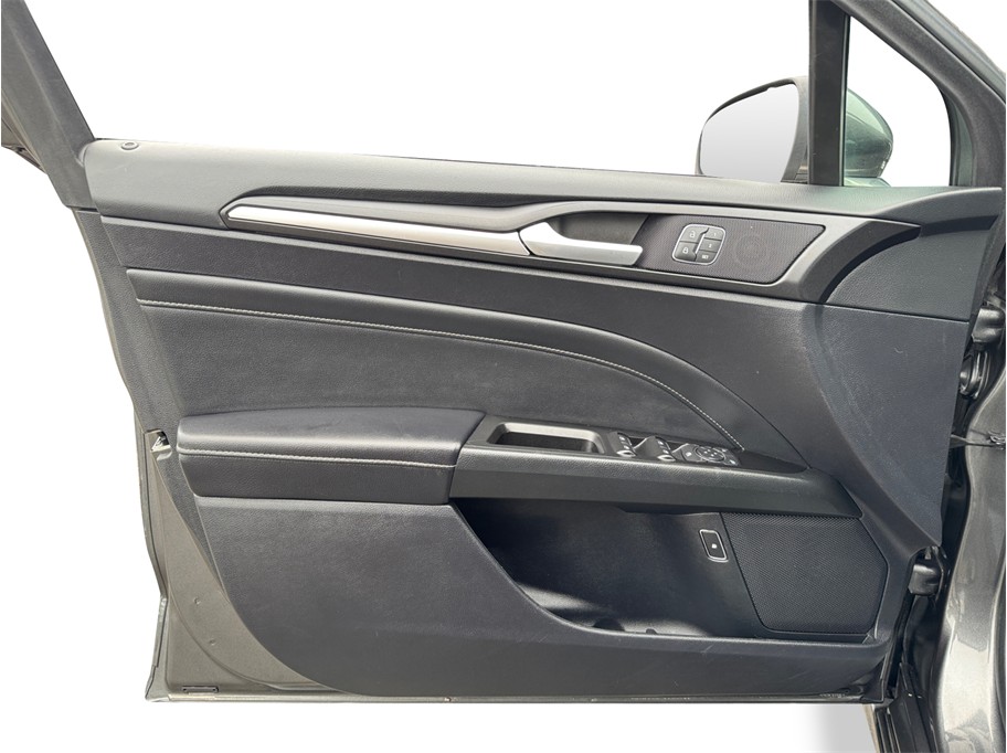 2019 Ford Fusion Energi Titanium - Photo 18