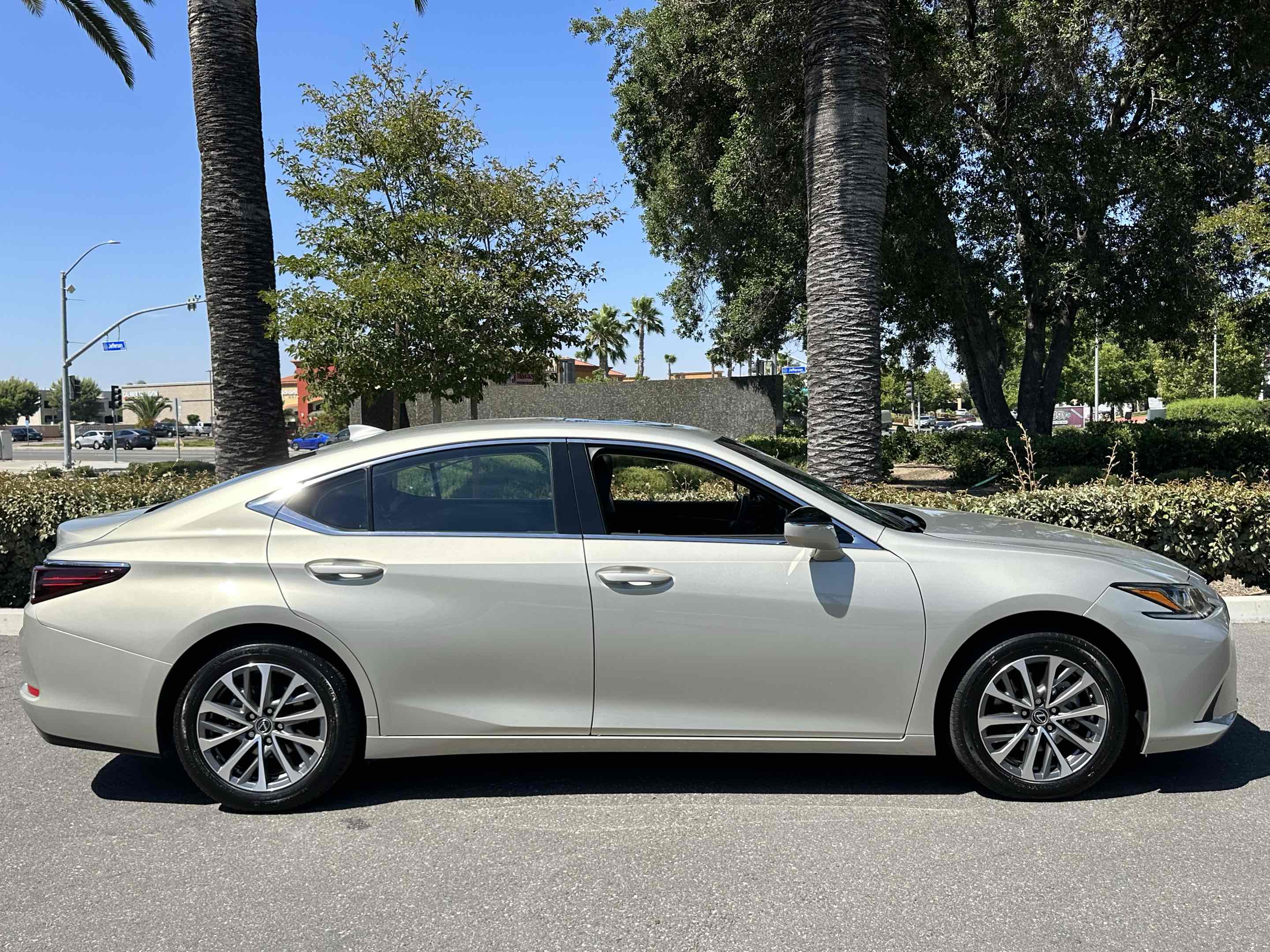 Sold 2022 Lexus ES 350 - KEYLESS START - ACCESSORY PACKAGE 2 in