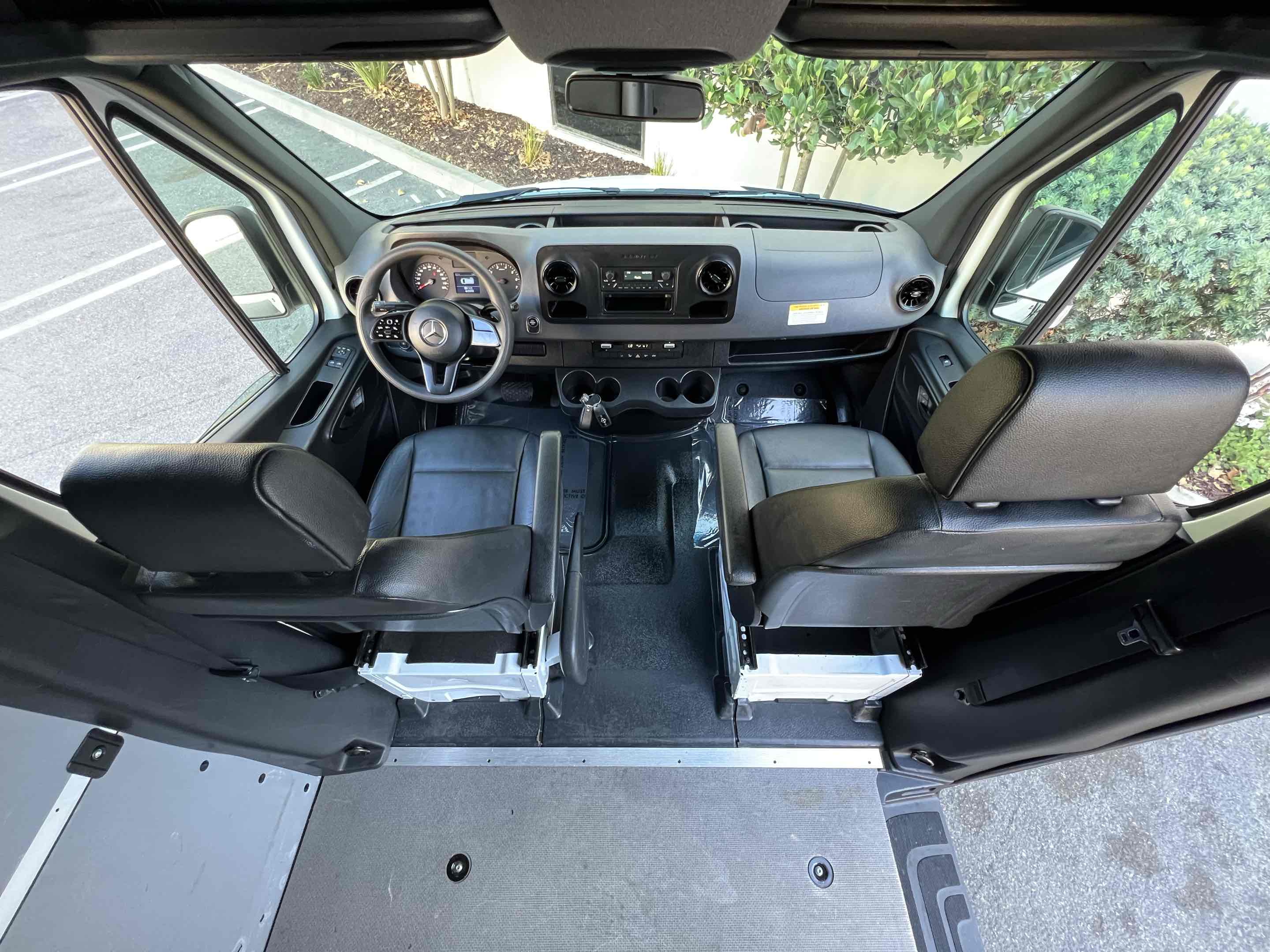 2022 Mercedes Benz Sprinter 1500 Standard Roof photo 4