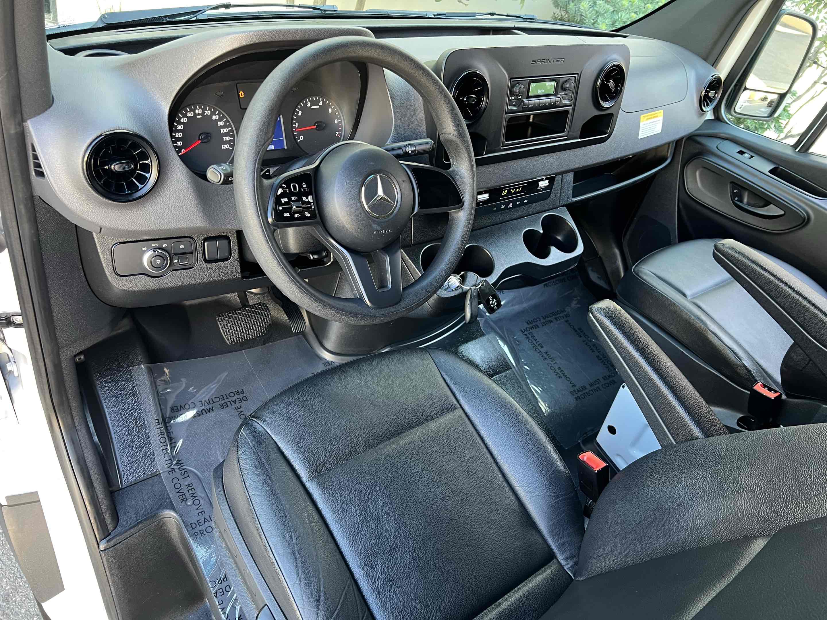 2022 Mercedes Benz Sprinter 1500 Standard Roof photo 2