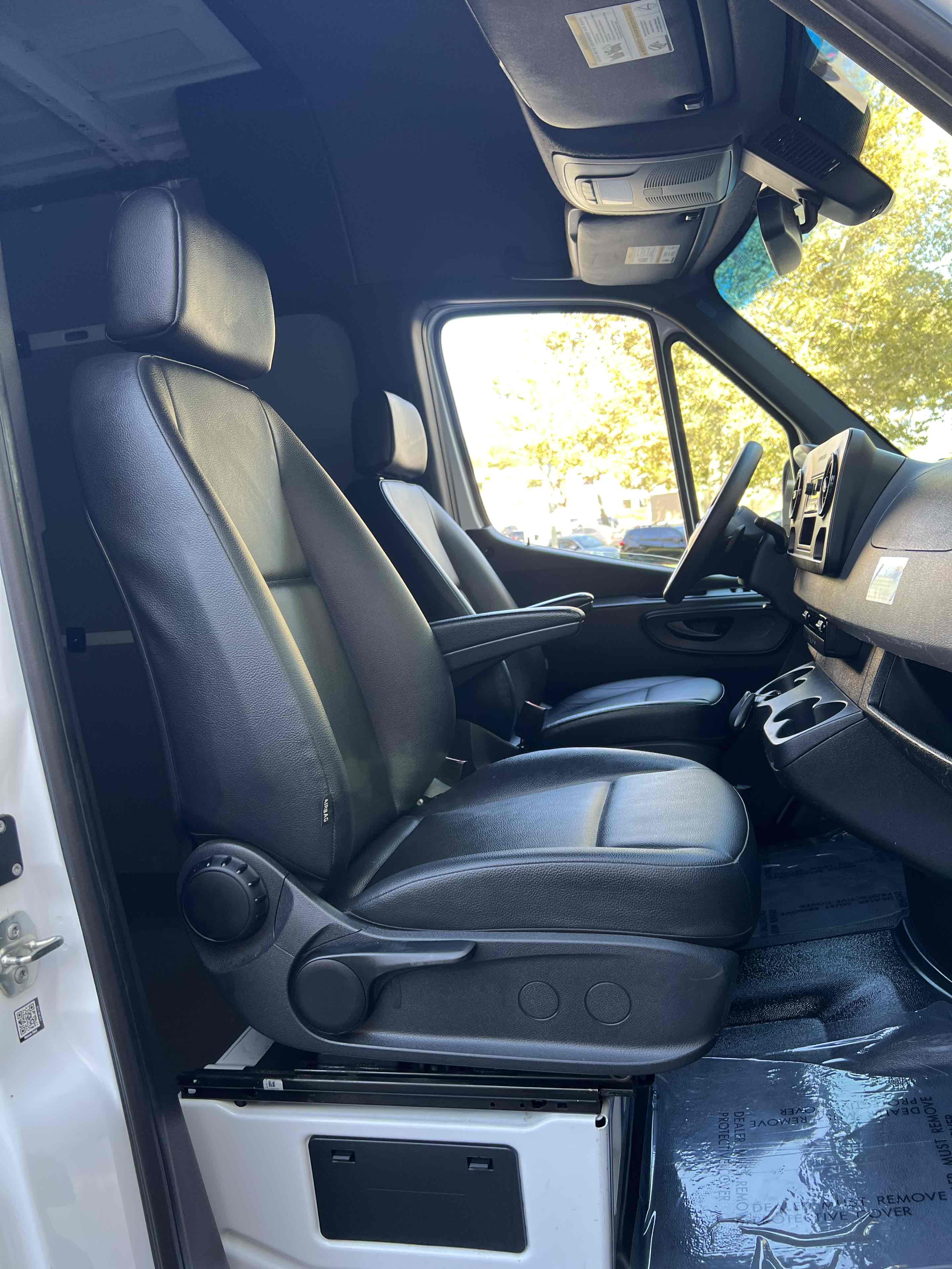 2022 Mercedes Benz Sprinter 1500 Standard Roof photo 27