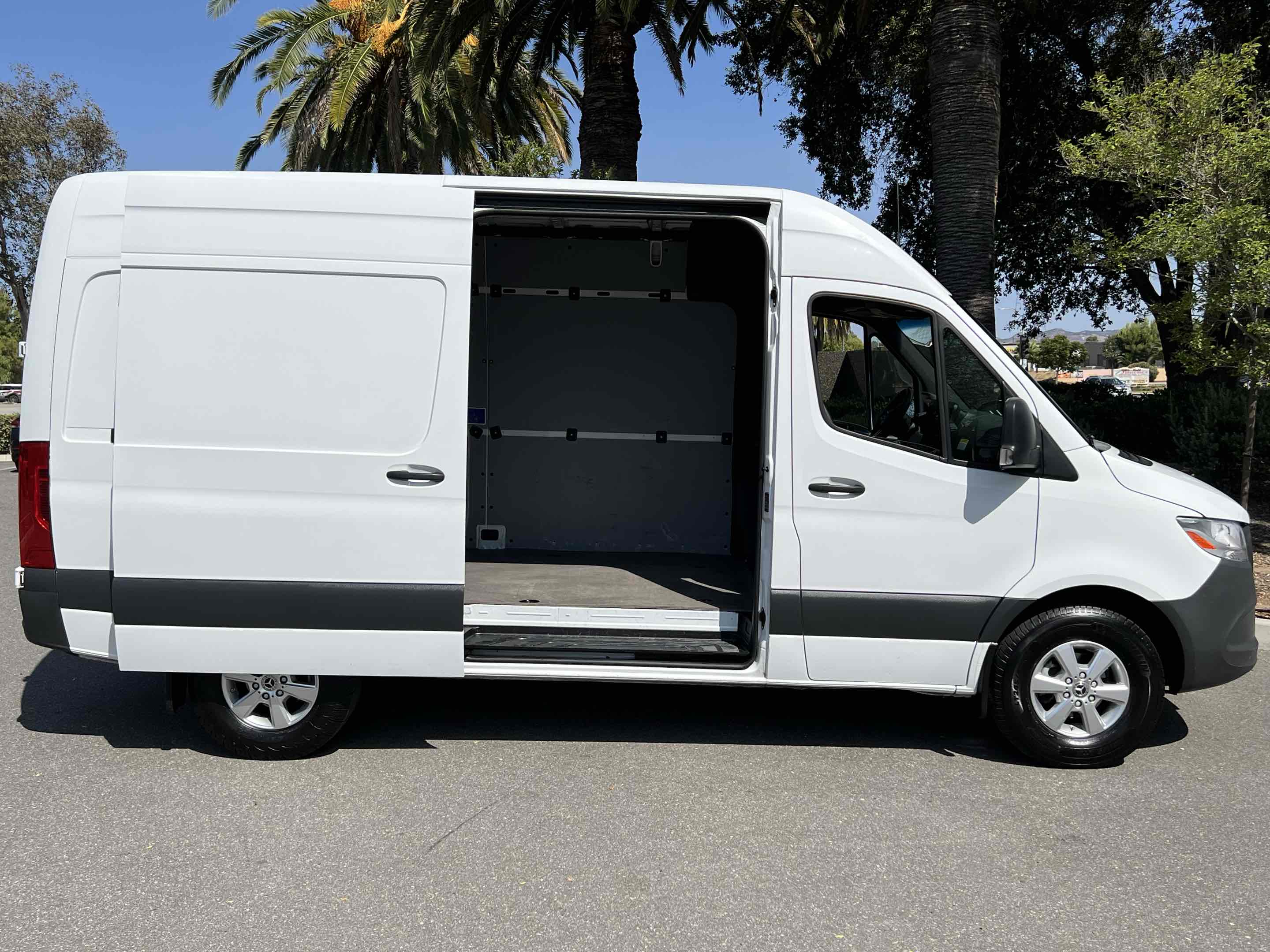 2022 Mercedes Benz Sprinter 1500 Standard Roof photo 17