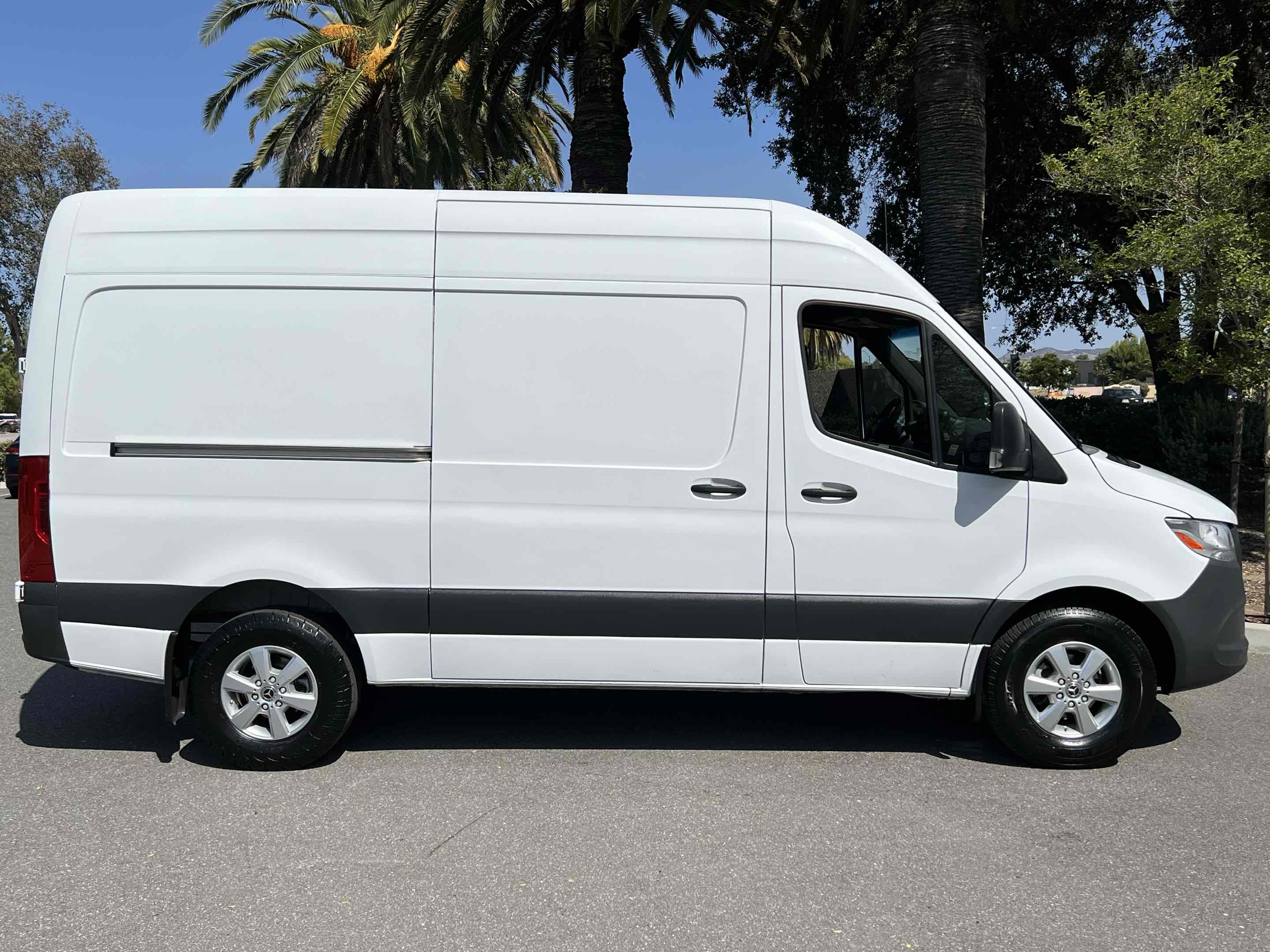 2022 Mercedes Benz Sprinter 1500 Standard Roof photo 15