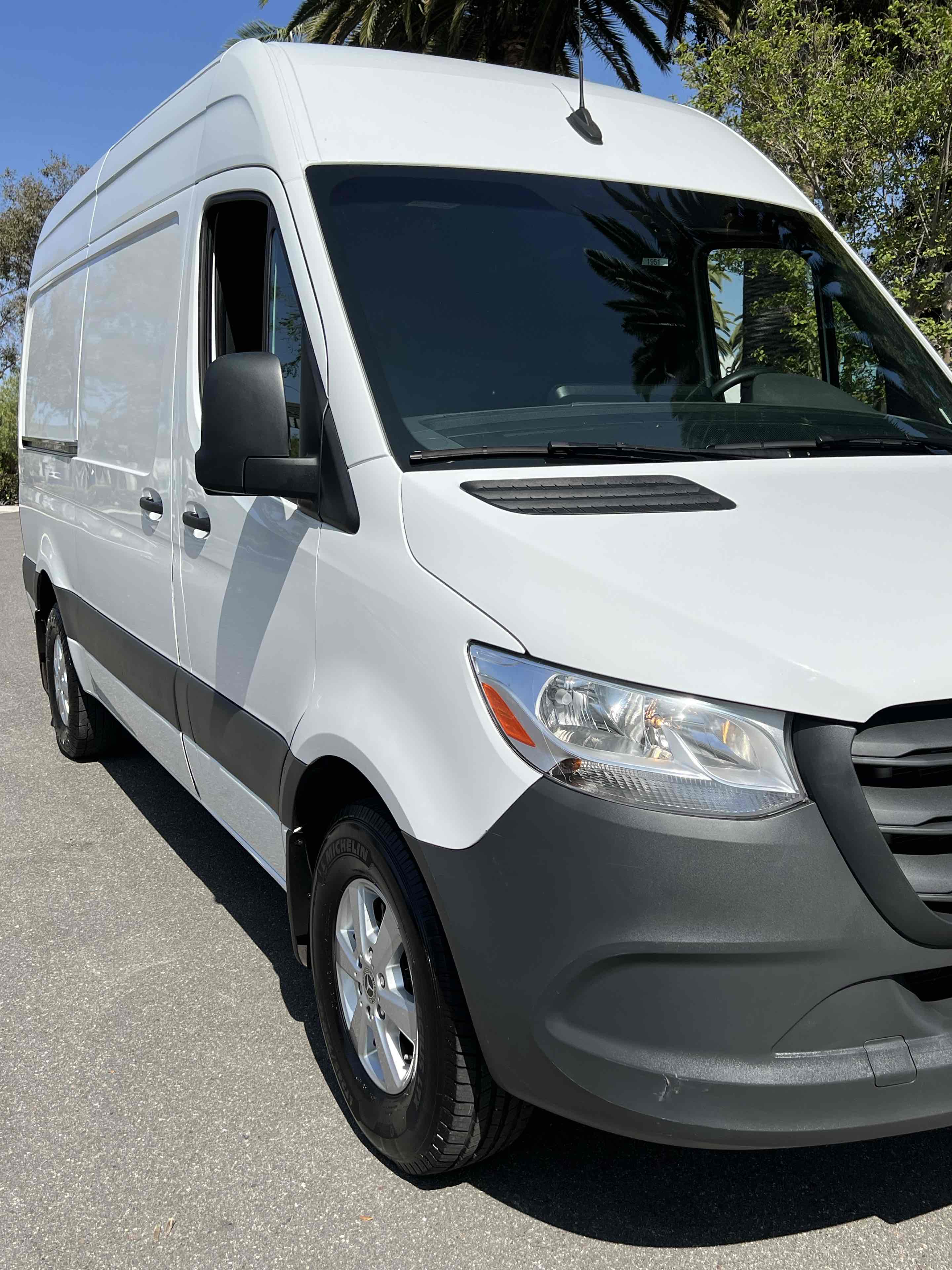 2022 Mercedes Benz Sprinter 1500 Standard Roof photo 38