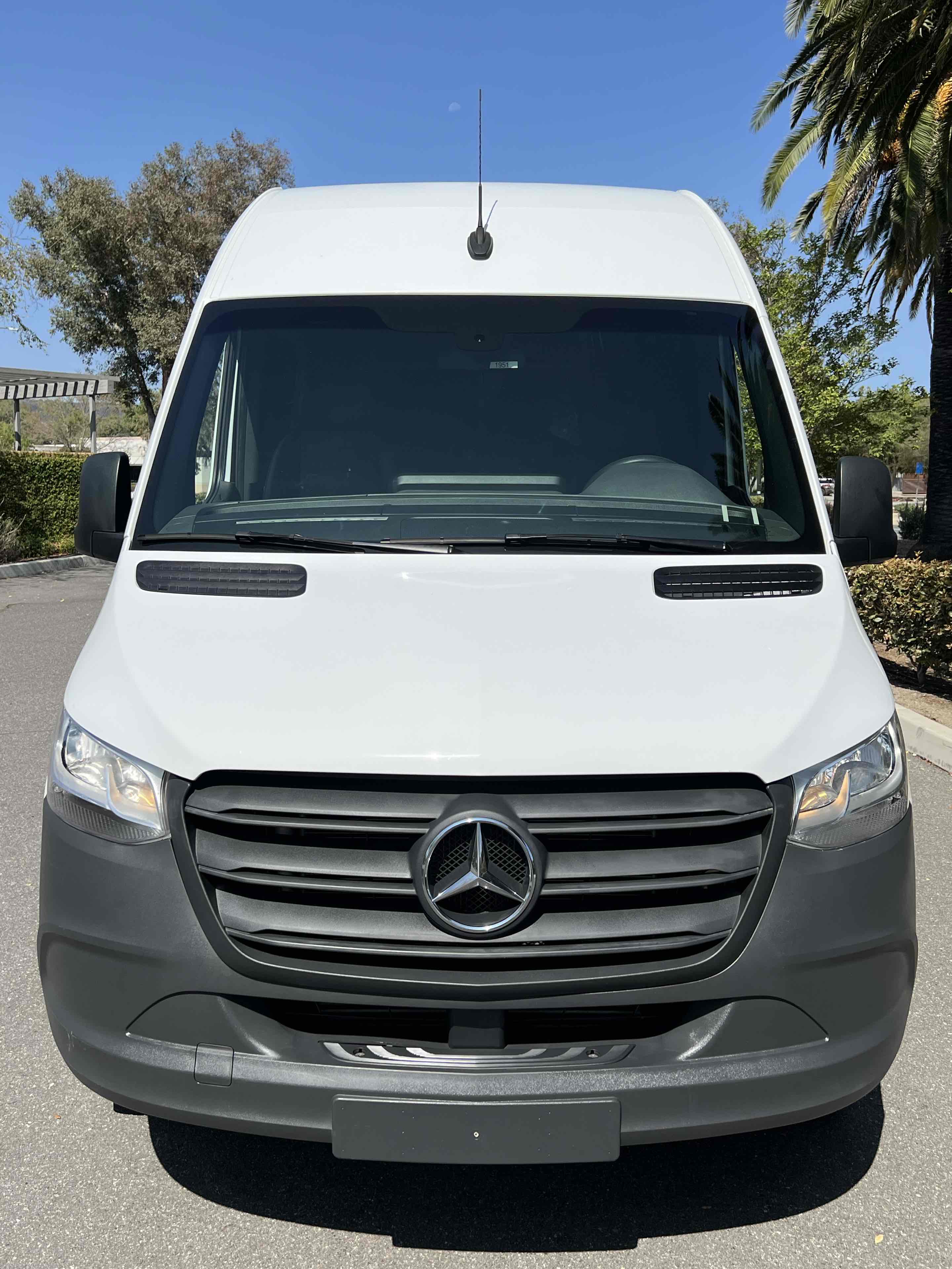 2022 Mercedes Benz Sprinter 1500 Standard Roof photo 33