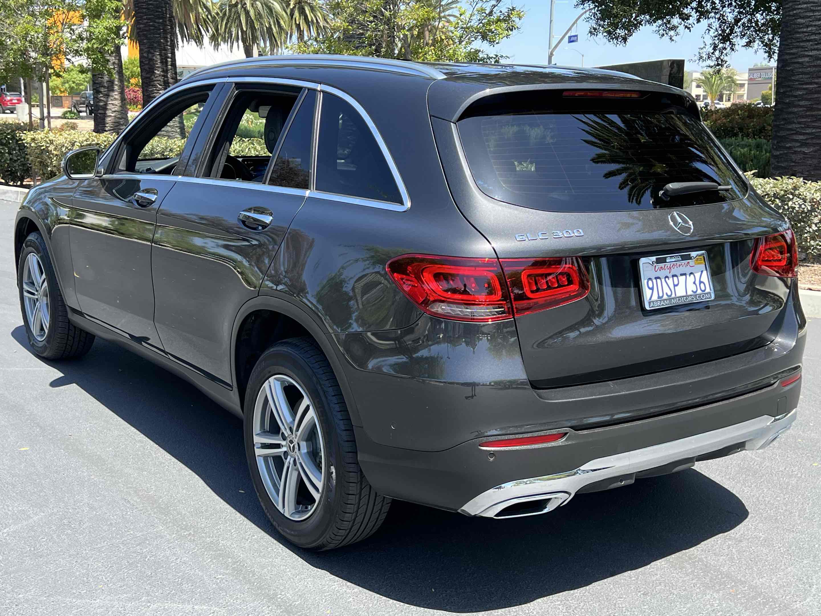 2022 Mercedes Benz GLC 300 photo 2