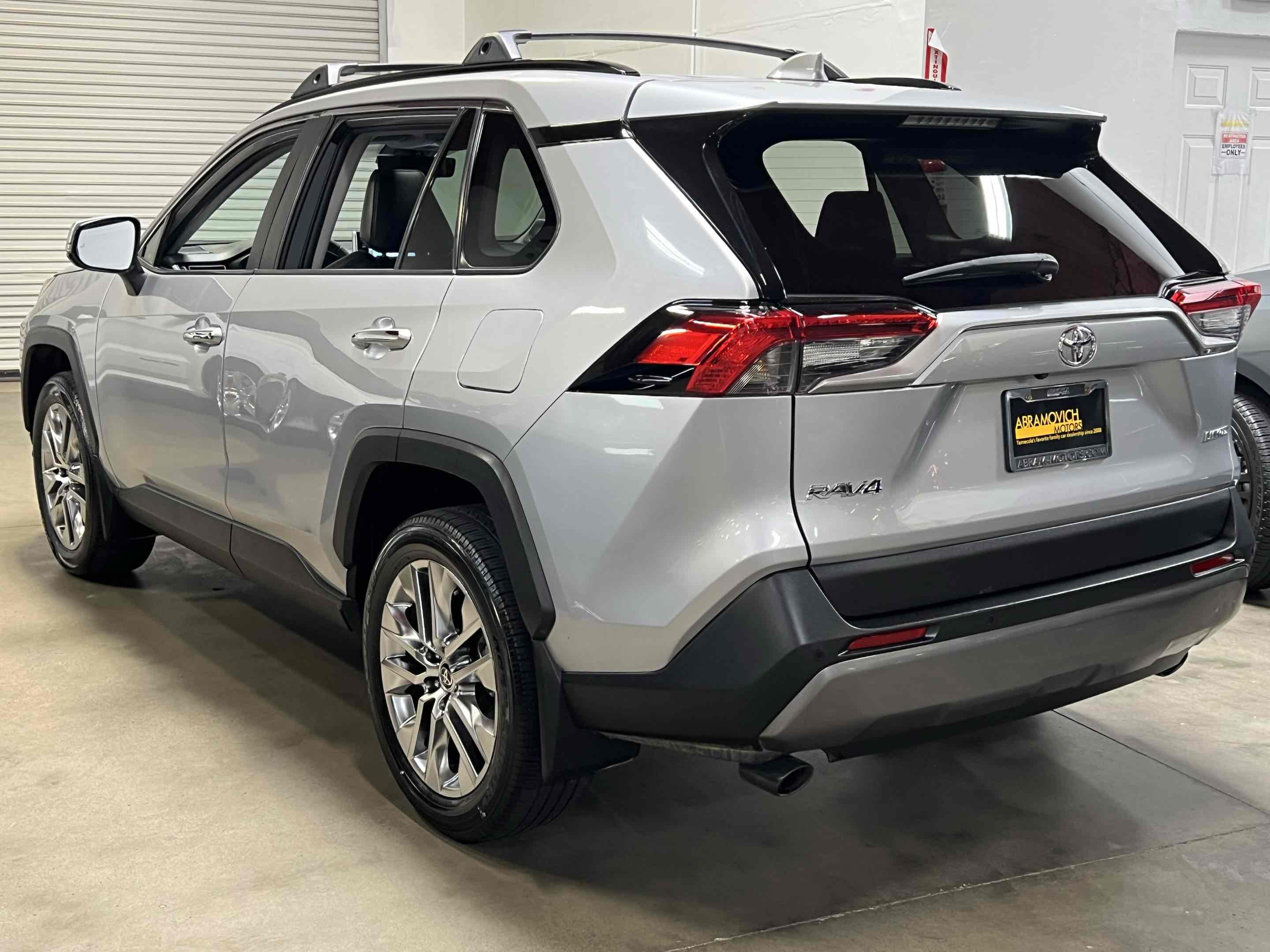 2021 Toyota RAV4 Limited photo 4
