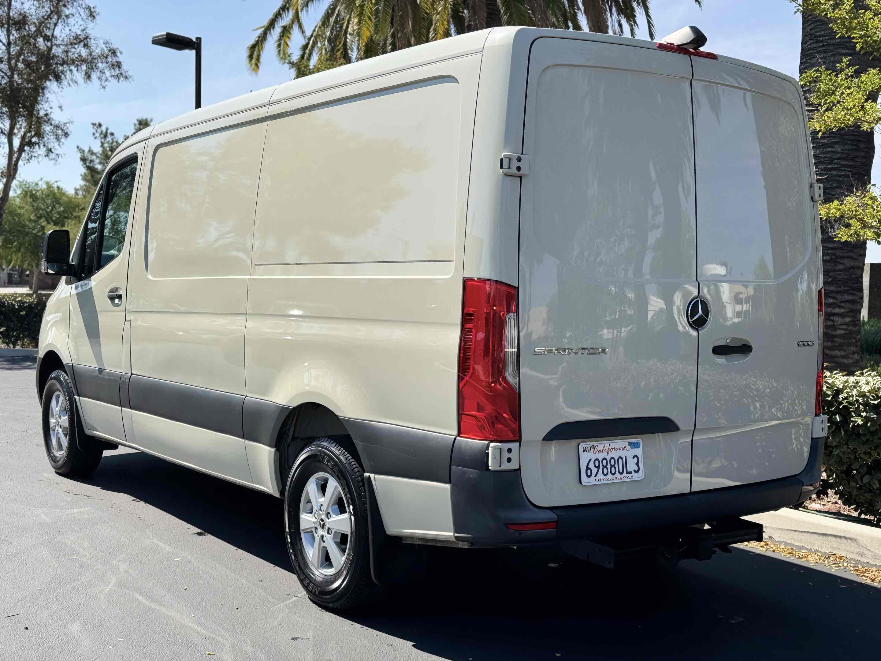 2022 Mercedes Benz Sprinter 1500 Standard Roof photo 2