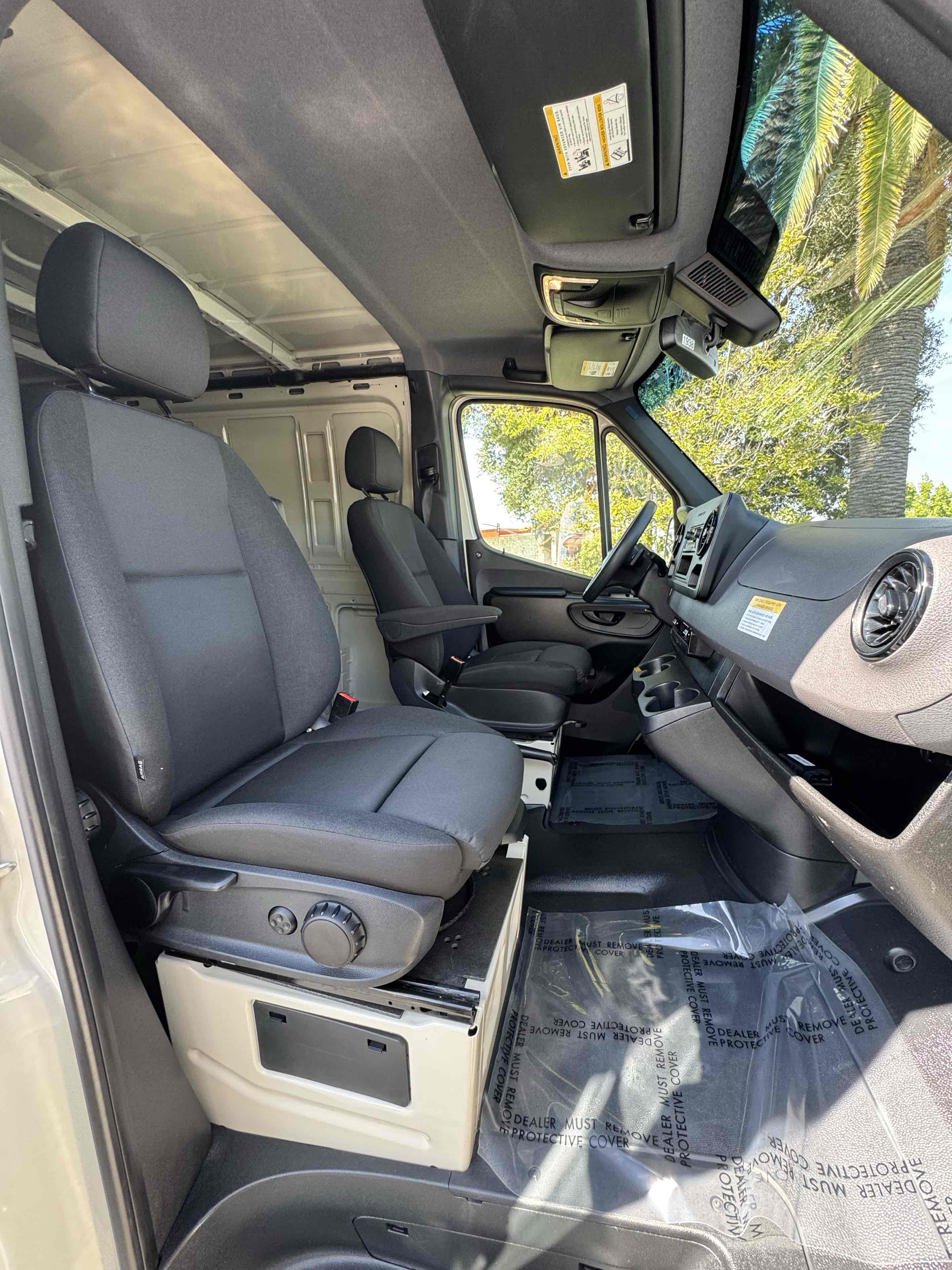 2022 Mercedes Benz Sprinter 1500 Standard Roof photo 4