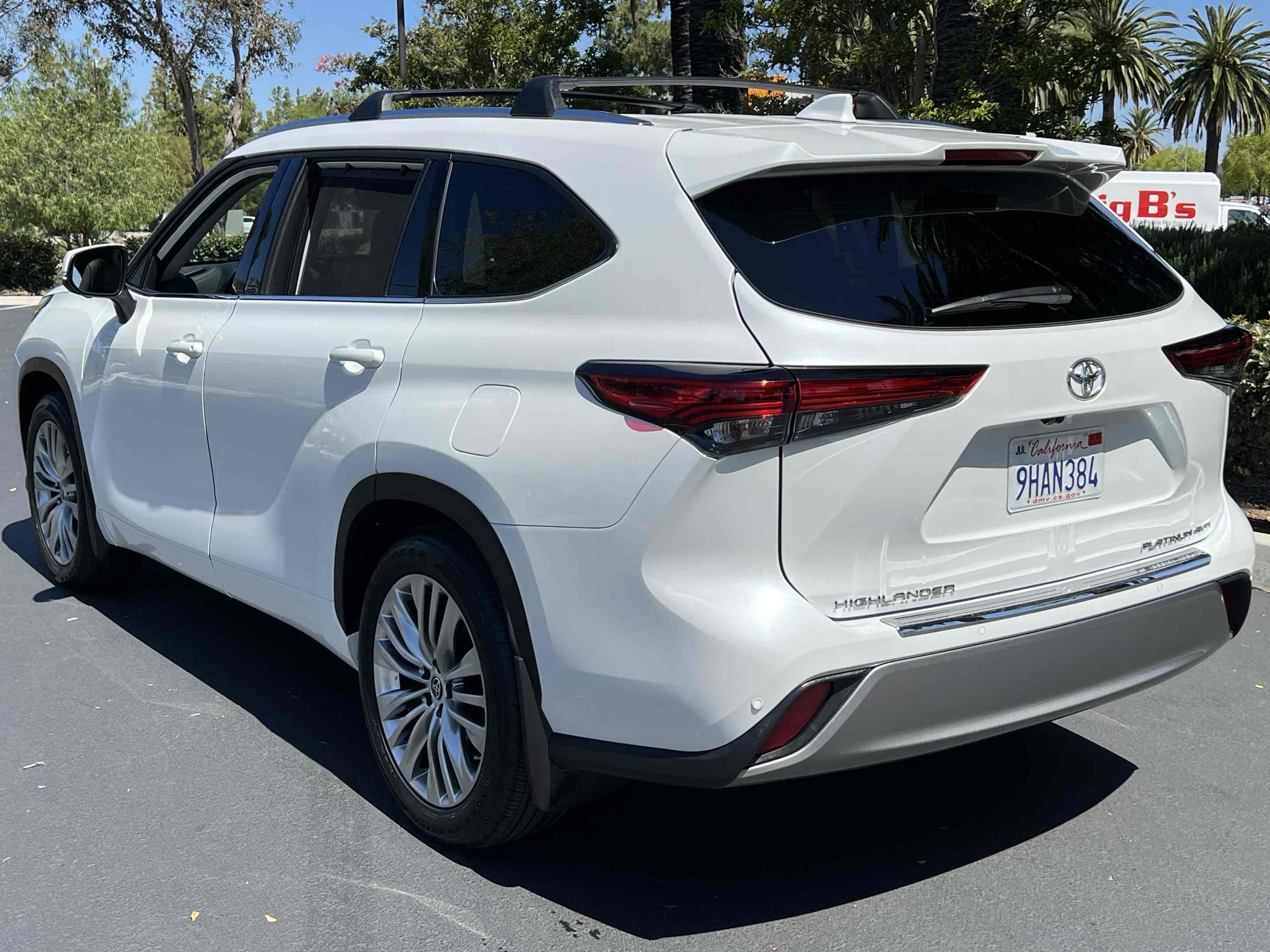 2023 Toyota Highlander Platinum - Photo 2