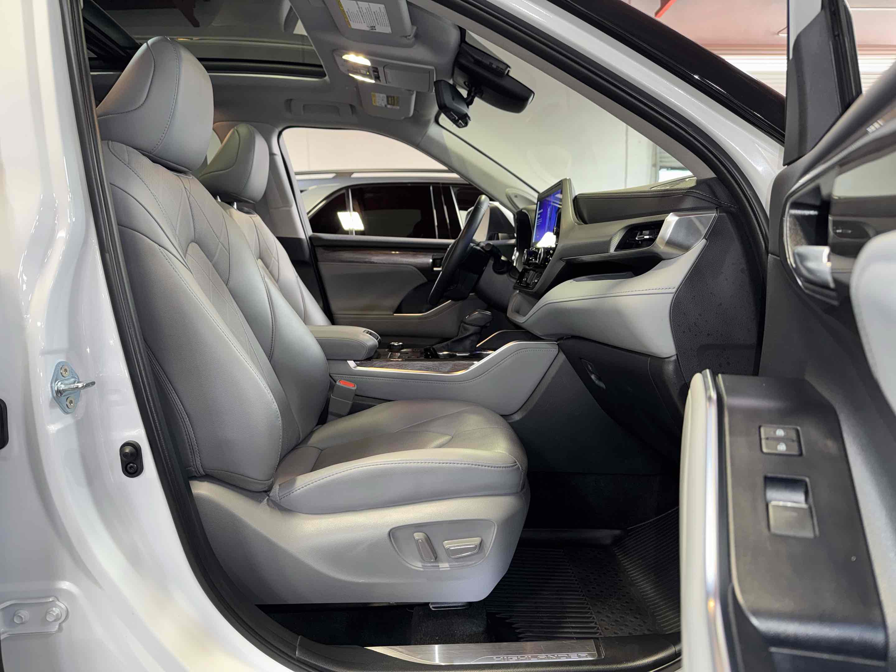 2023 Toyota Highlander Platinum - Photo 37