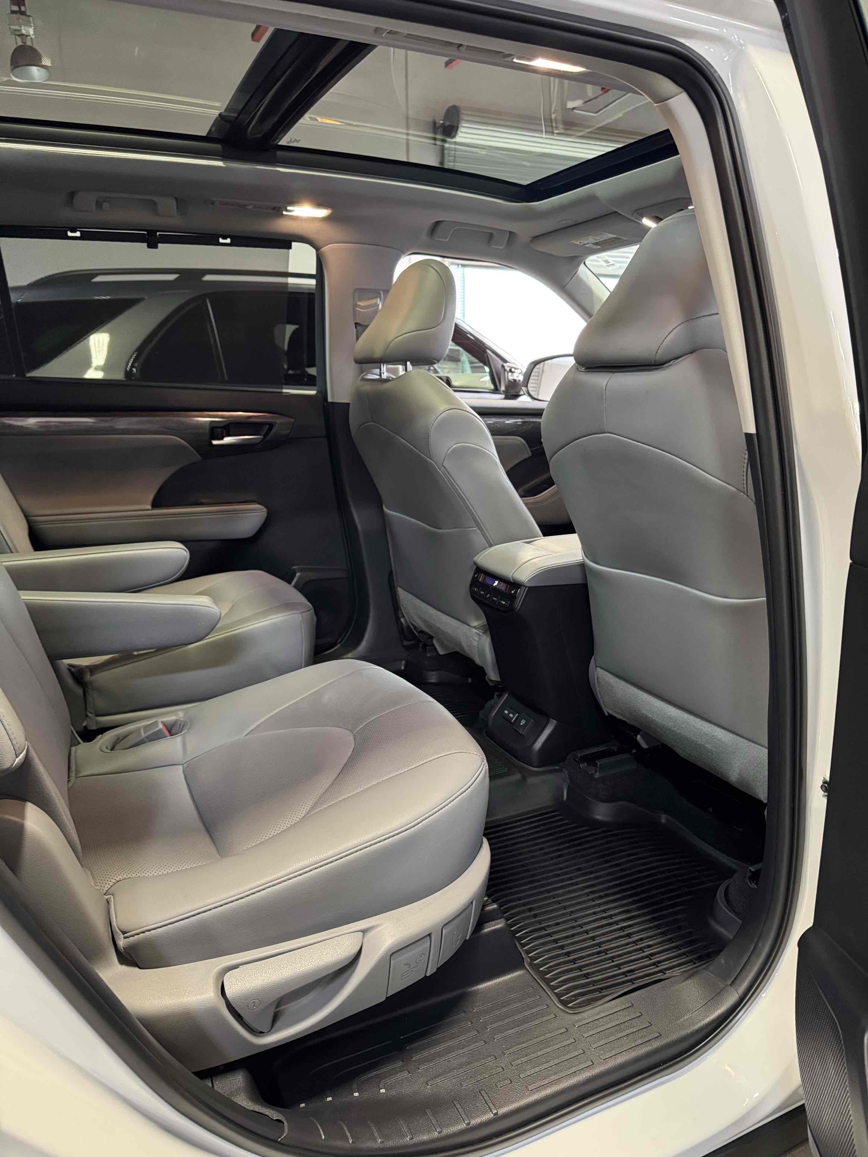 2023 Toyota Highlander Platinum - Photo 45