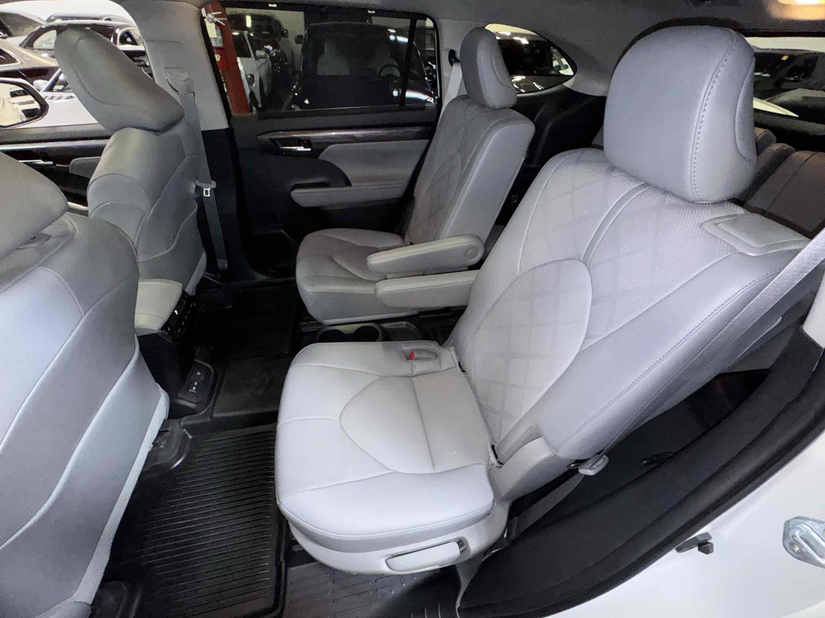 2023 Toyota Highlander Platinum - Photo 38