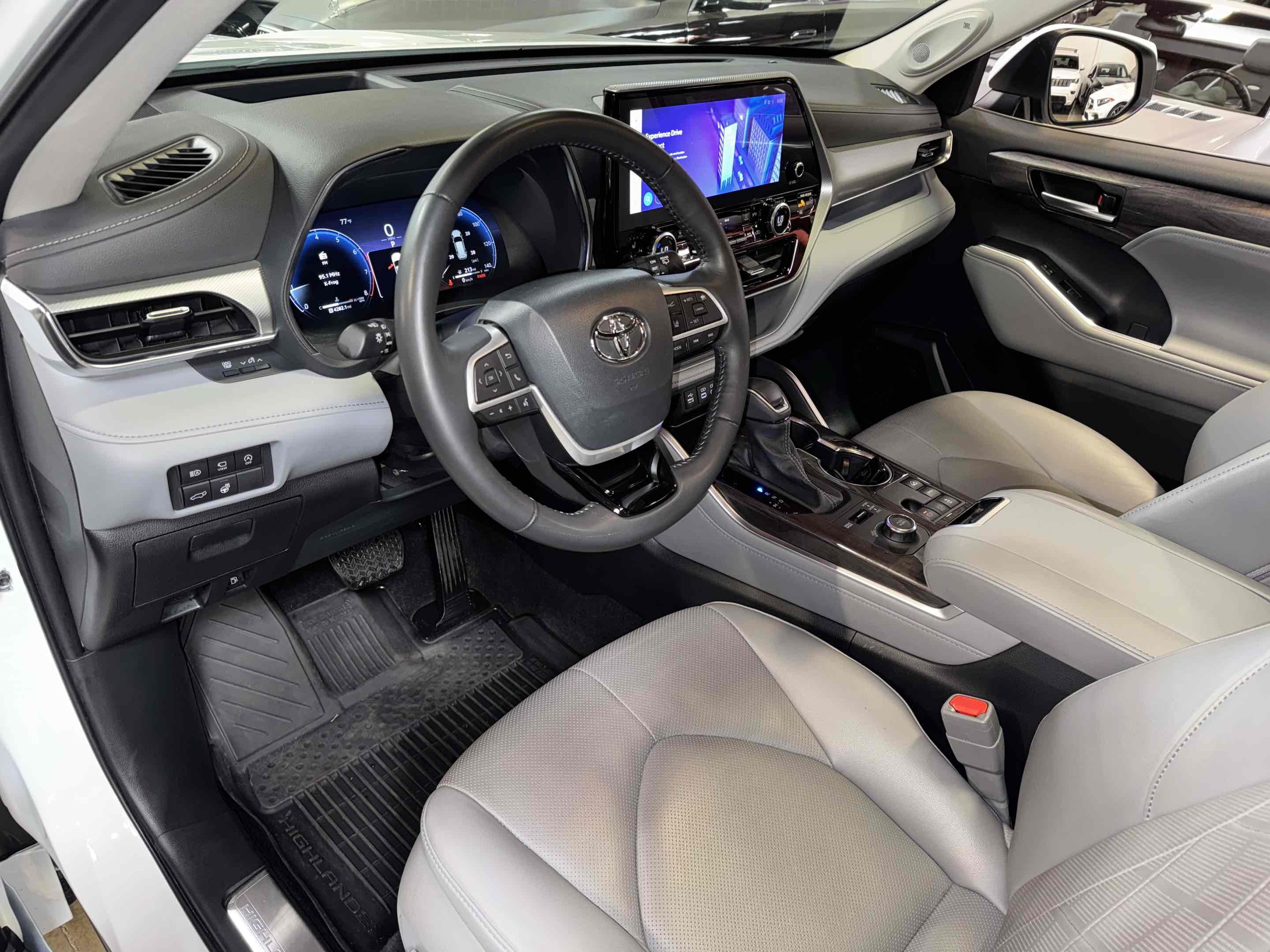 2023 Toyota Highlander Platinum - Photo 5