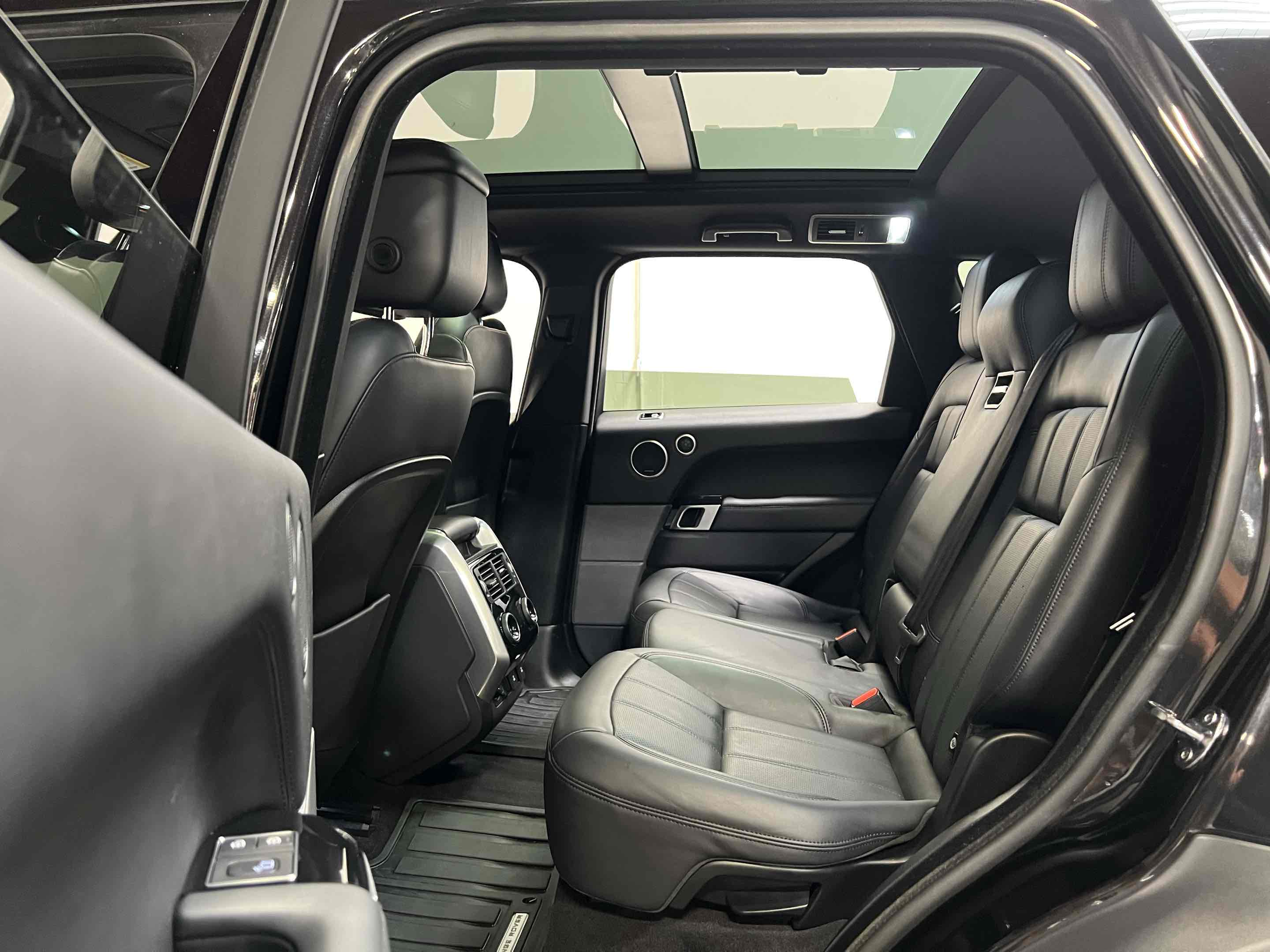 2021 Land Rover Range Rover Sport HSE Silver Edition photo 3