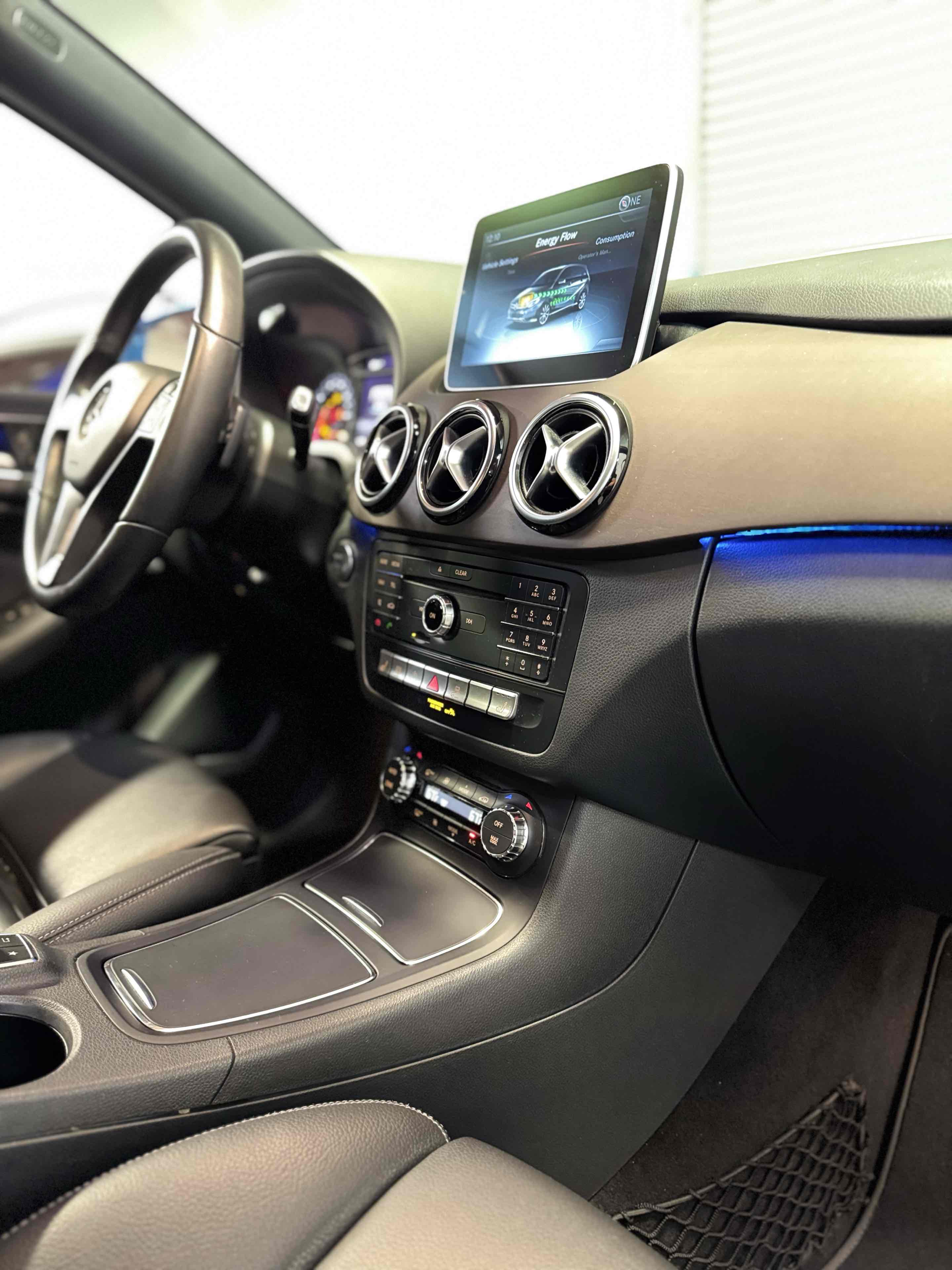 2016 Mercedes Benz B photo 41