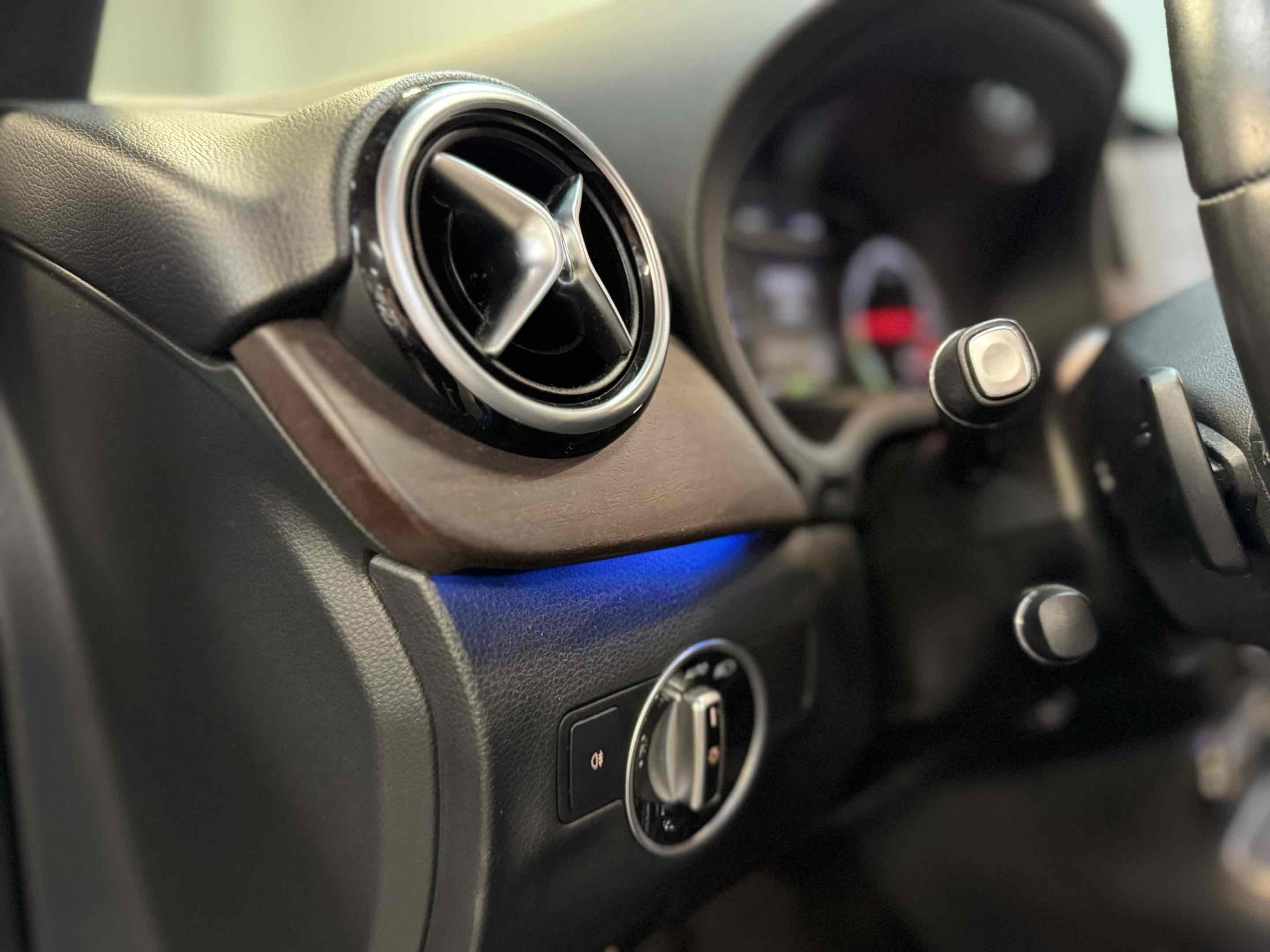 2016 Mercedes Benz B photo 36