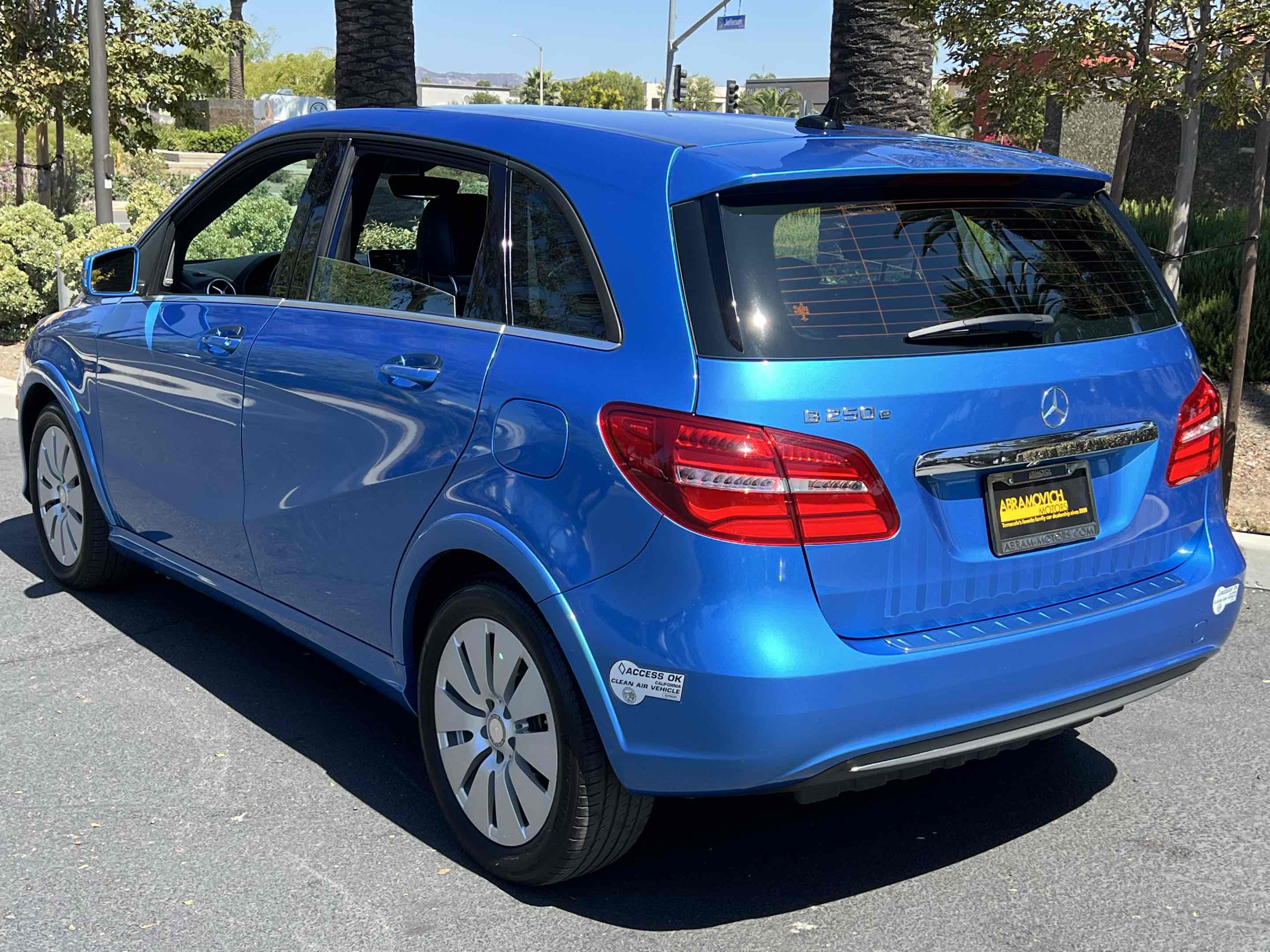 2016 Mercedes Benz B photo 2