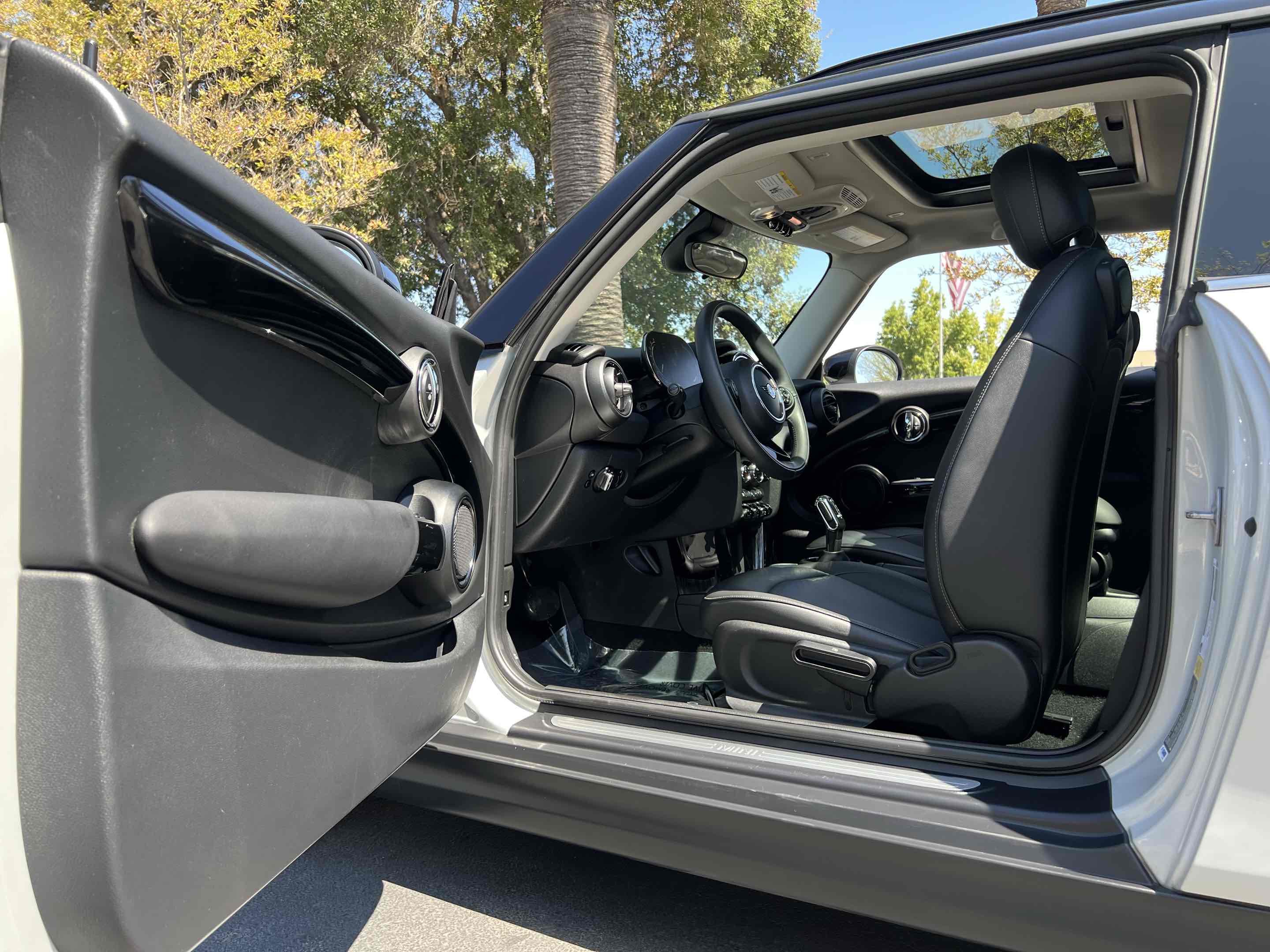 2021 Mini Cooper 2 Door Hardtop Signature photo 6
