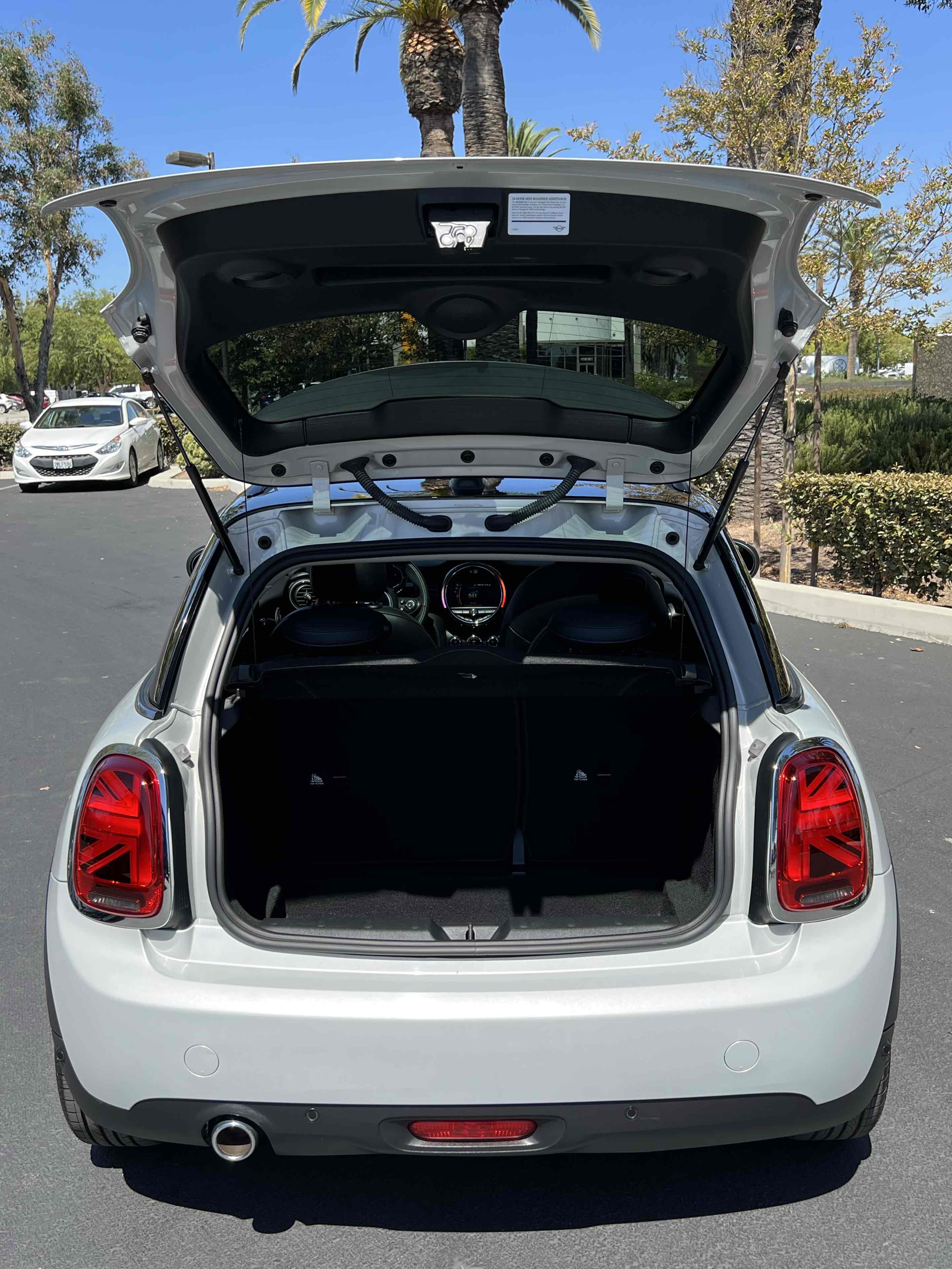 2021 Mini Cooper 2 Door Hardtop Signature photo 16