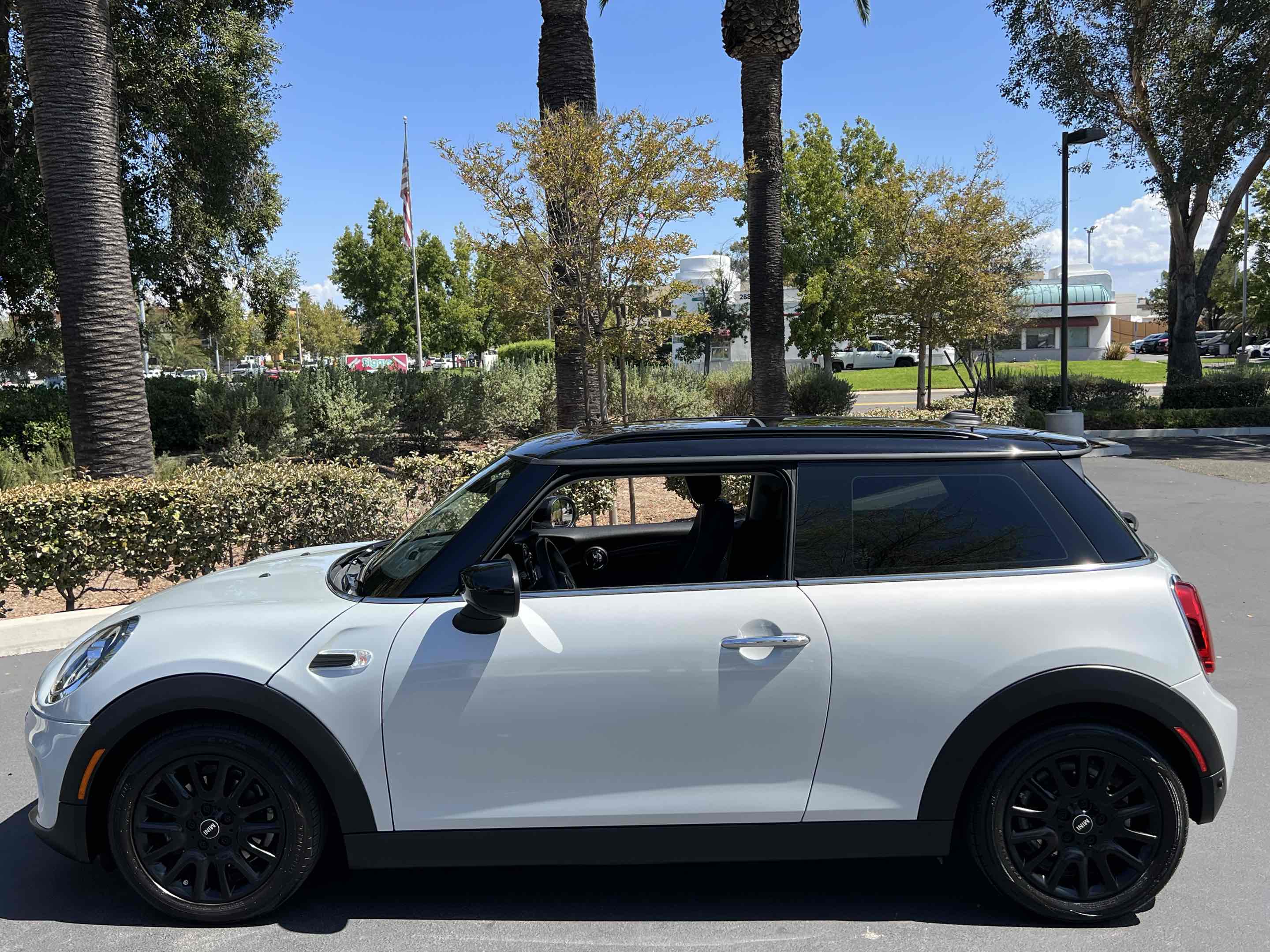 2021 Mini Cooper 2 Door Hardtop Signature photo 21