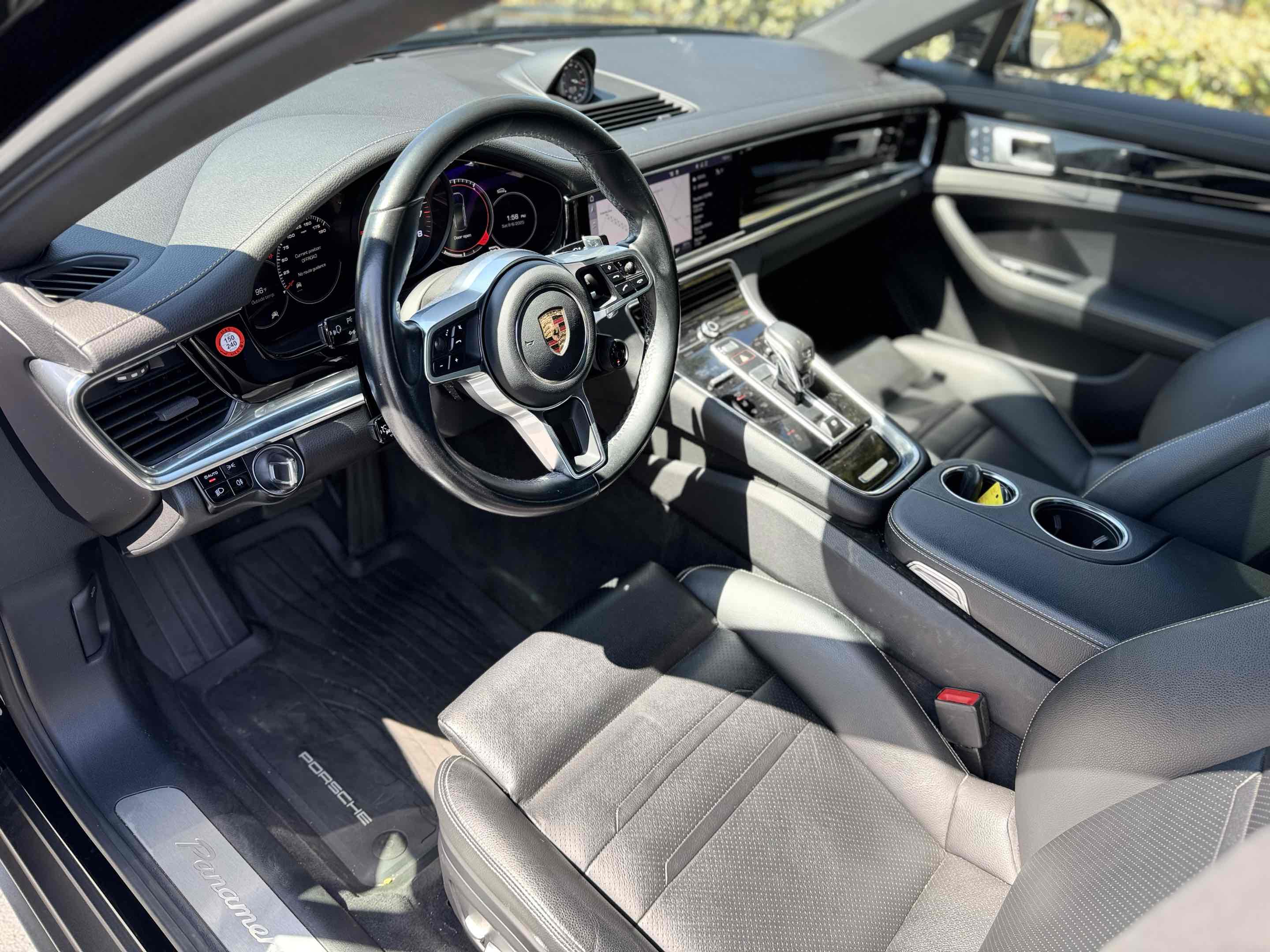 2020 Porsche Panamera 4 photo 2