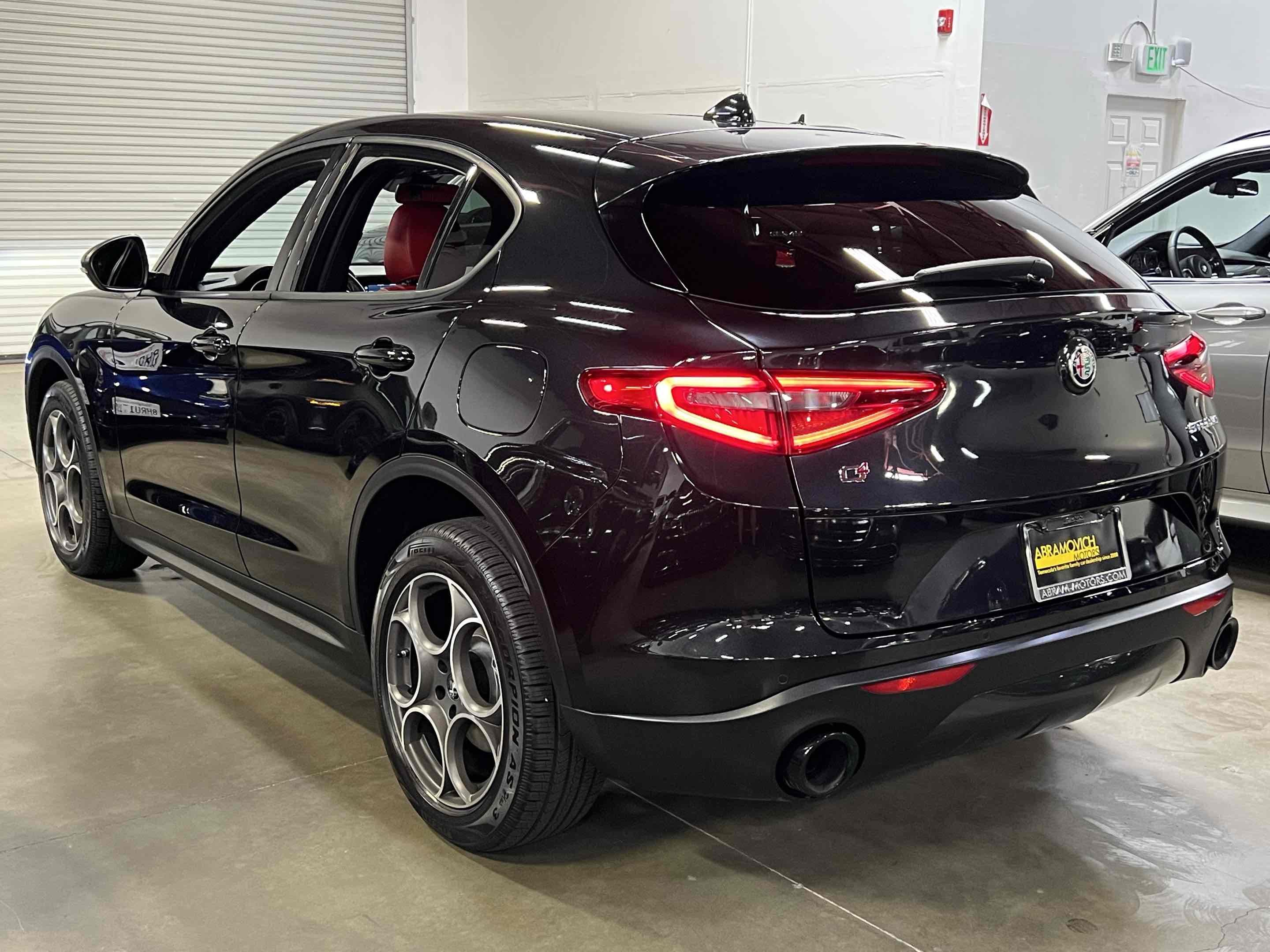 2023 Alfa Romeo Stelvio Sprint photo 5