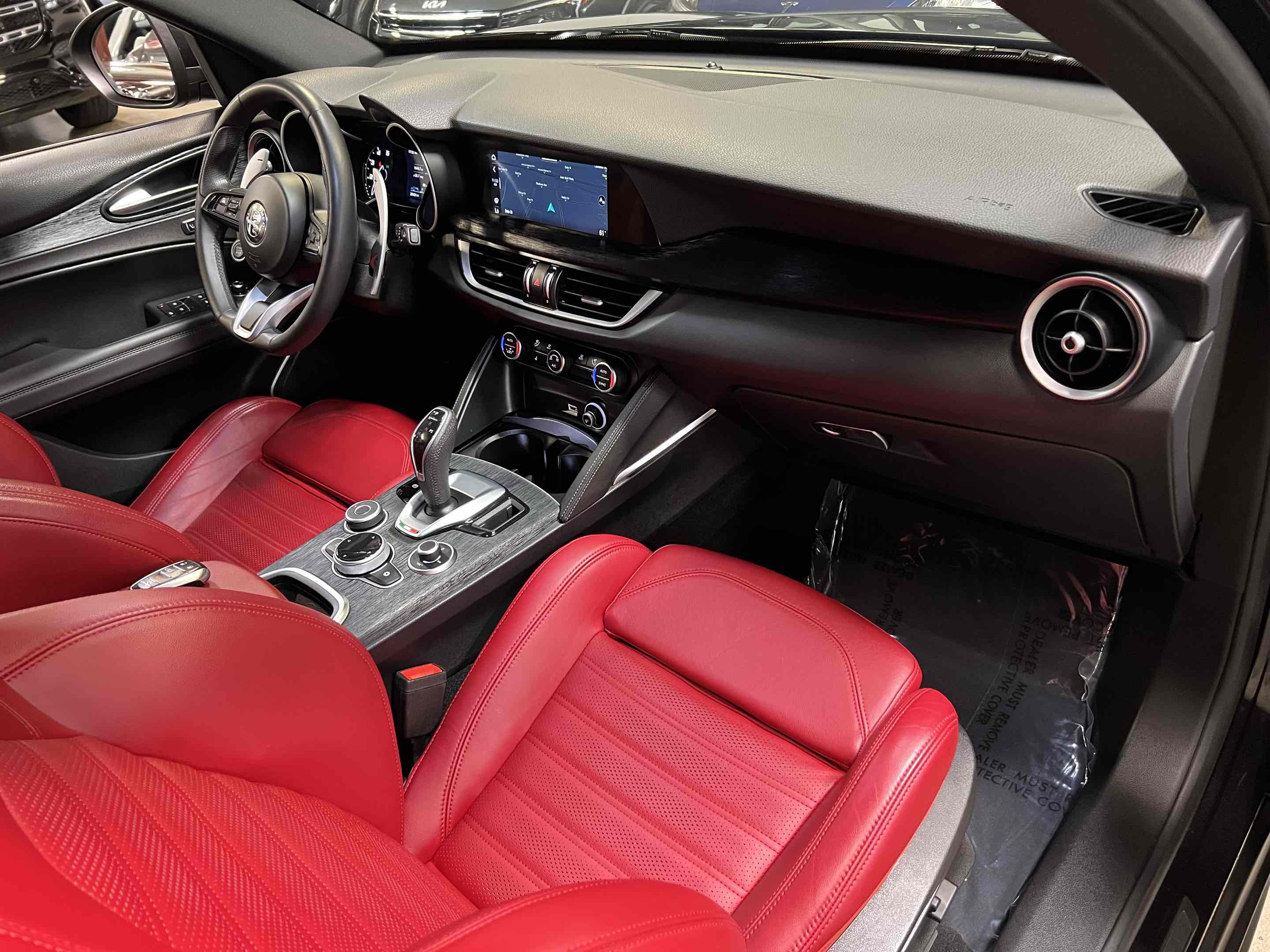 2023 Alfa Romeo Stelvio Sprint photo 17