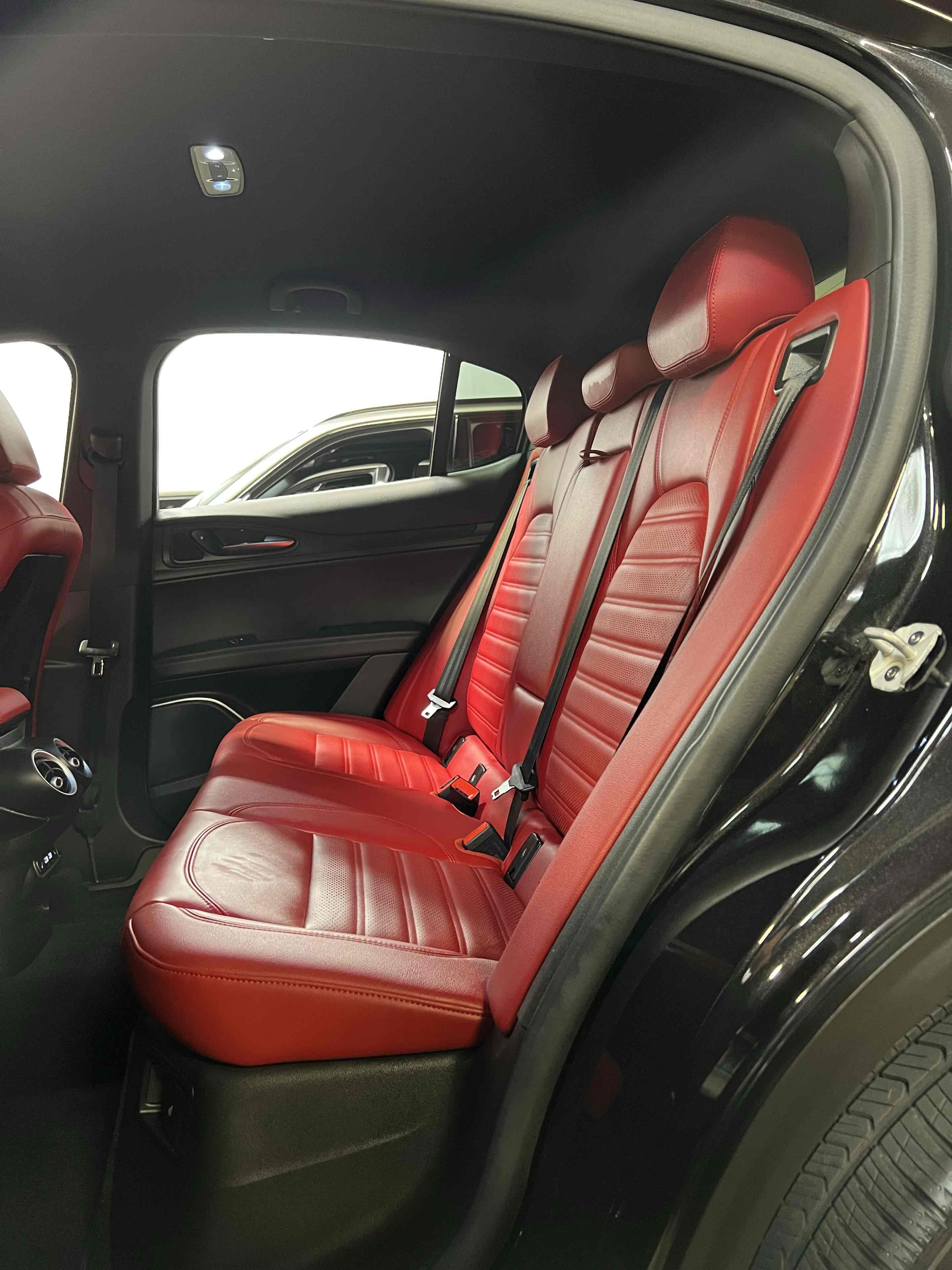 2023 Alfa Romeo Stelvio Sprint photo 33