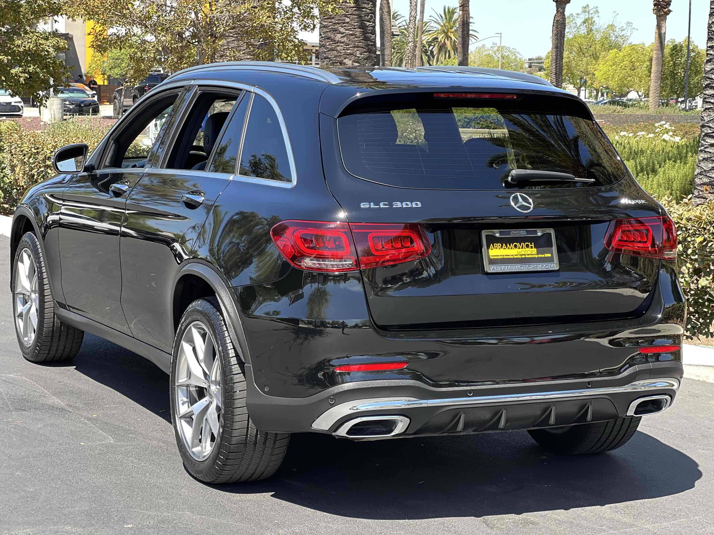 2021 Mercedes Benz GLC 300 4MATIC AMG photo 2