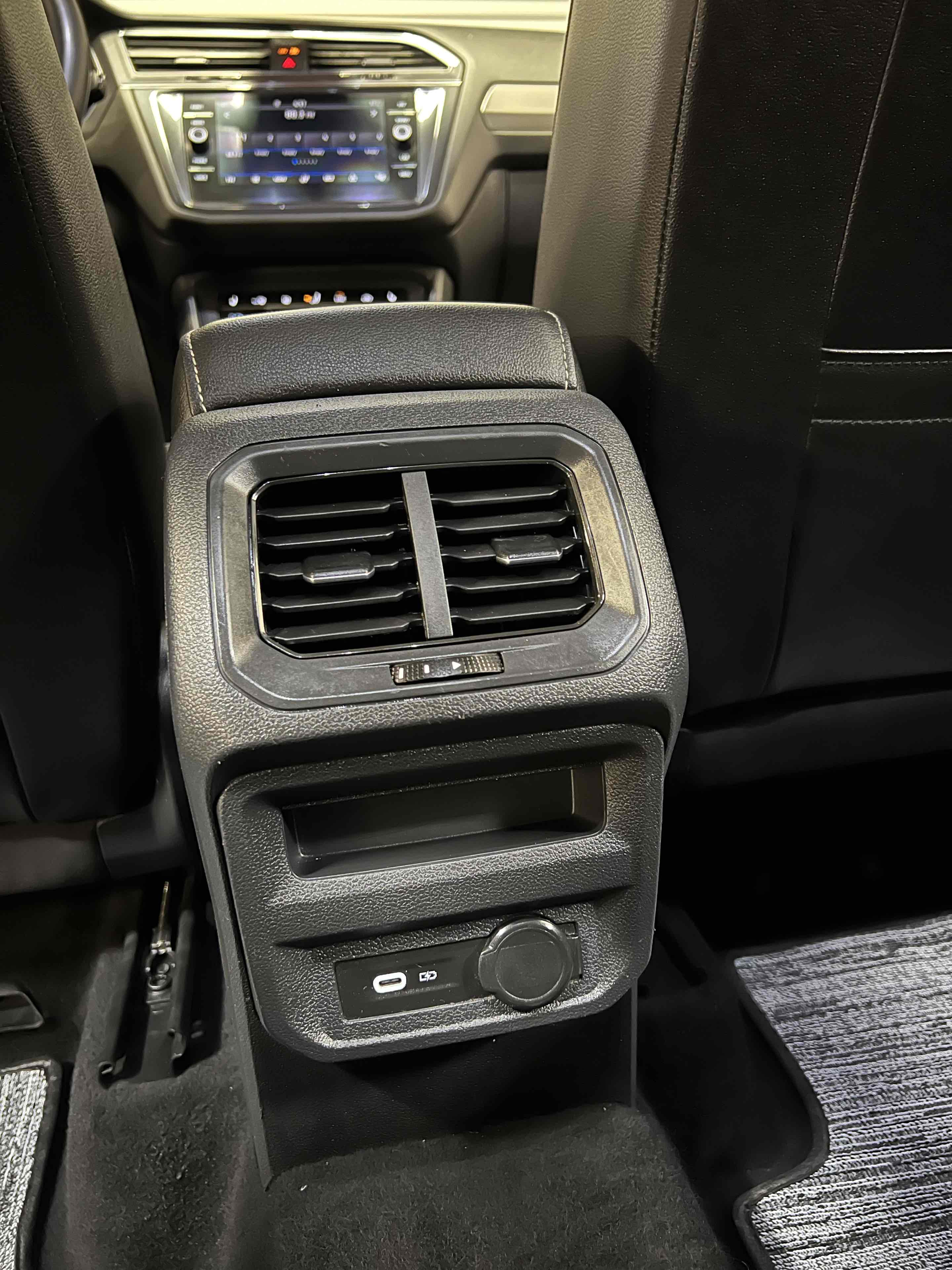 2022 Volkswagen Tiguan SE - Photo 36