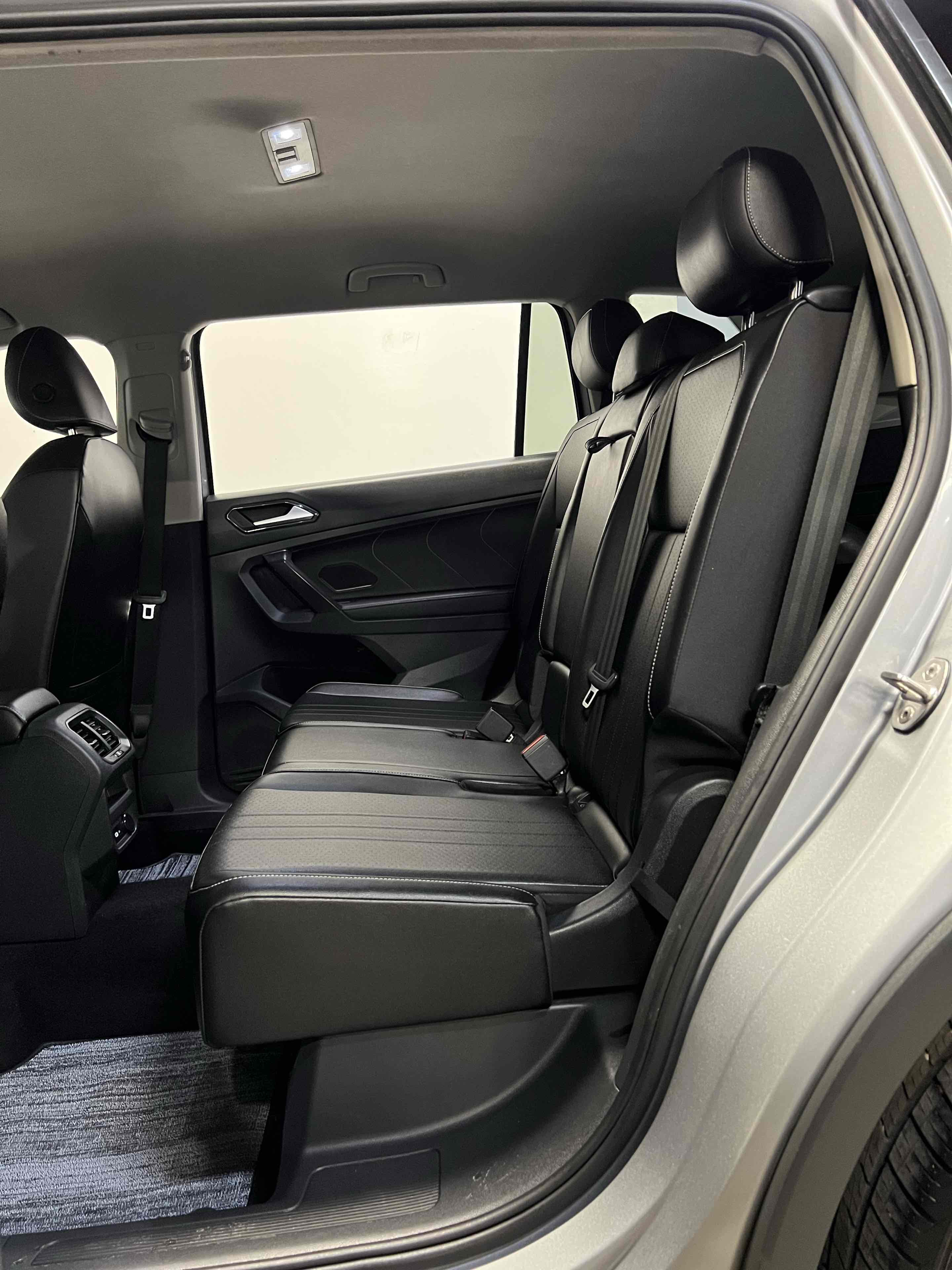 2022 Volkswagen Tiguan SE - Photo 38