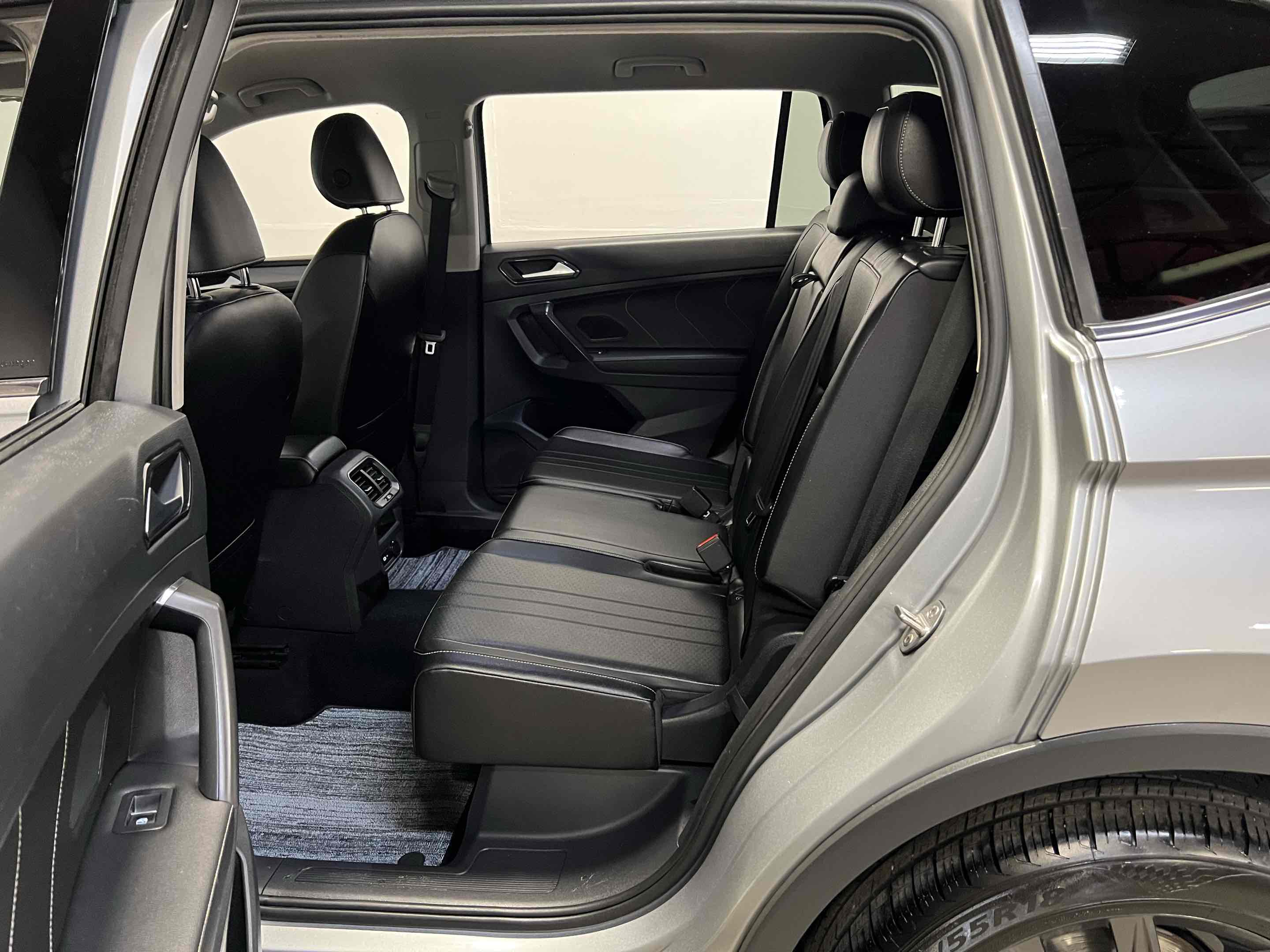 2022 Volkswagen Tiguan SE photo 7