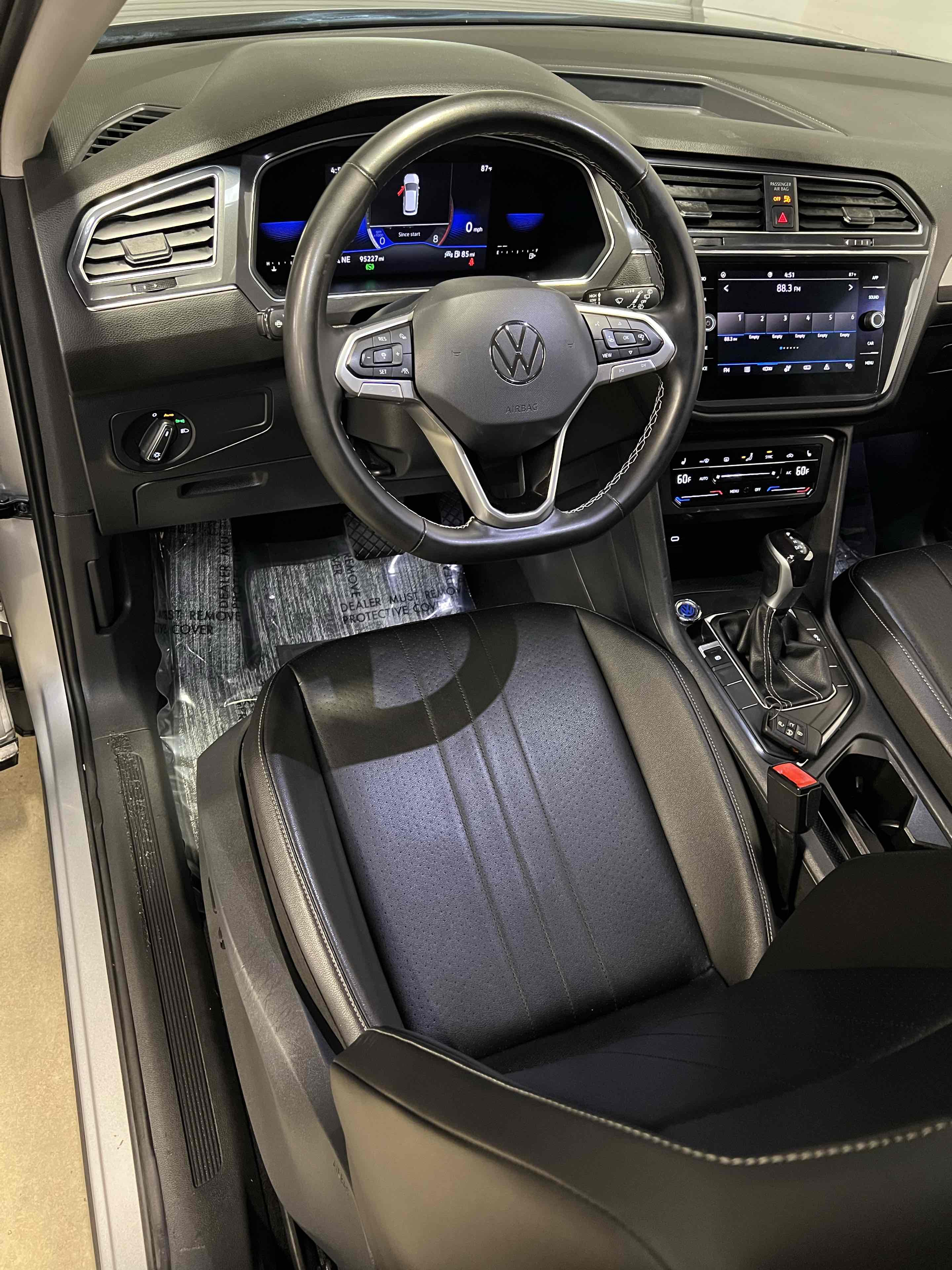 2022 Volkswagen Tiguan SE - Photo 33