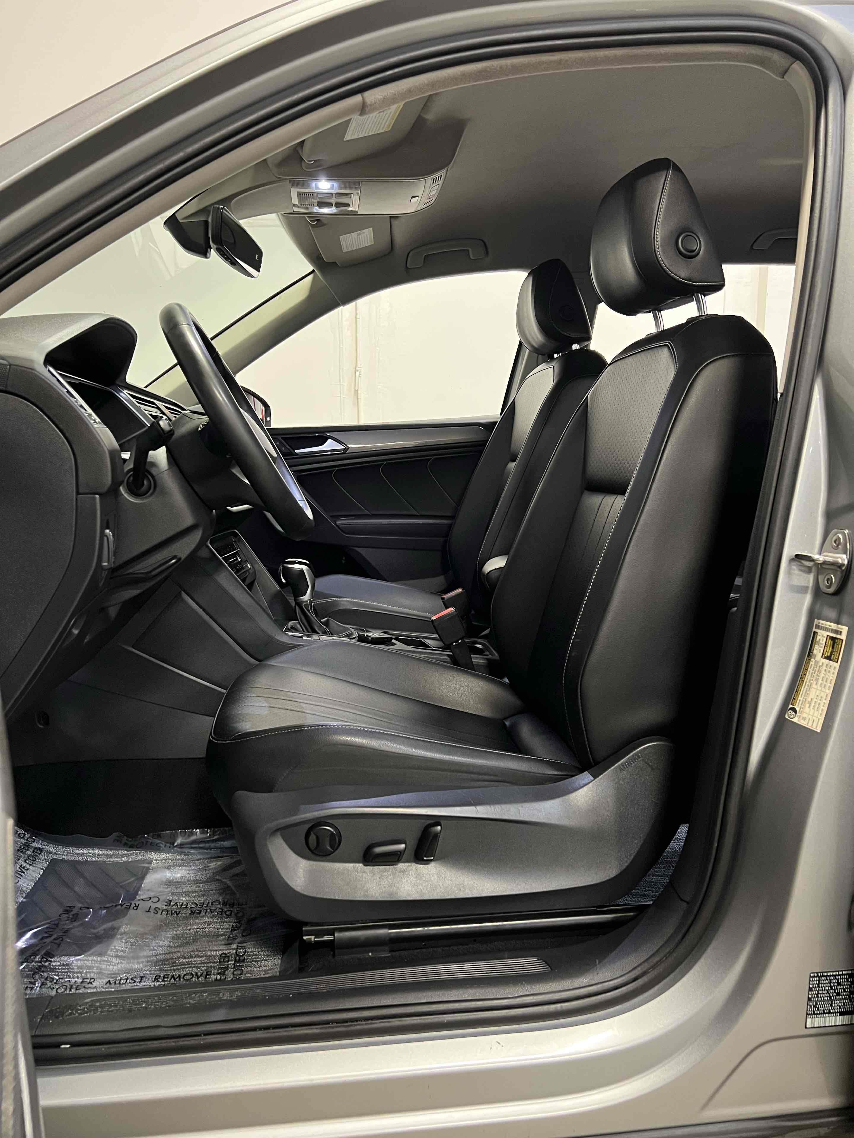 2022 Volkswagen Tiguan SE - Photo 43