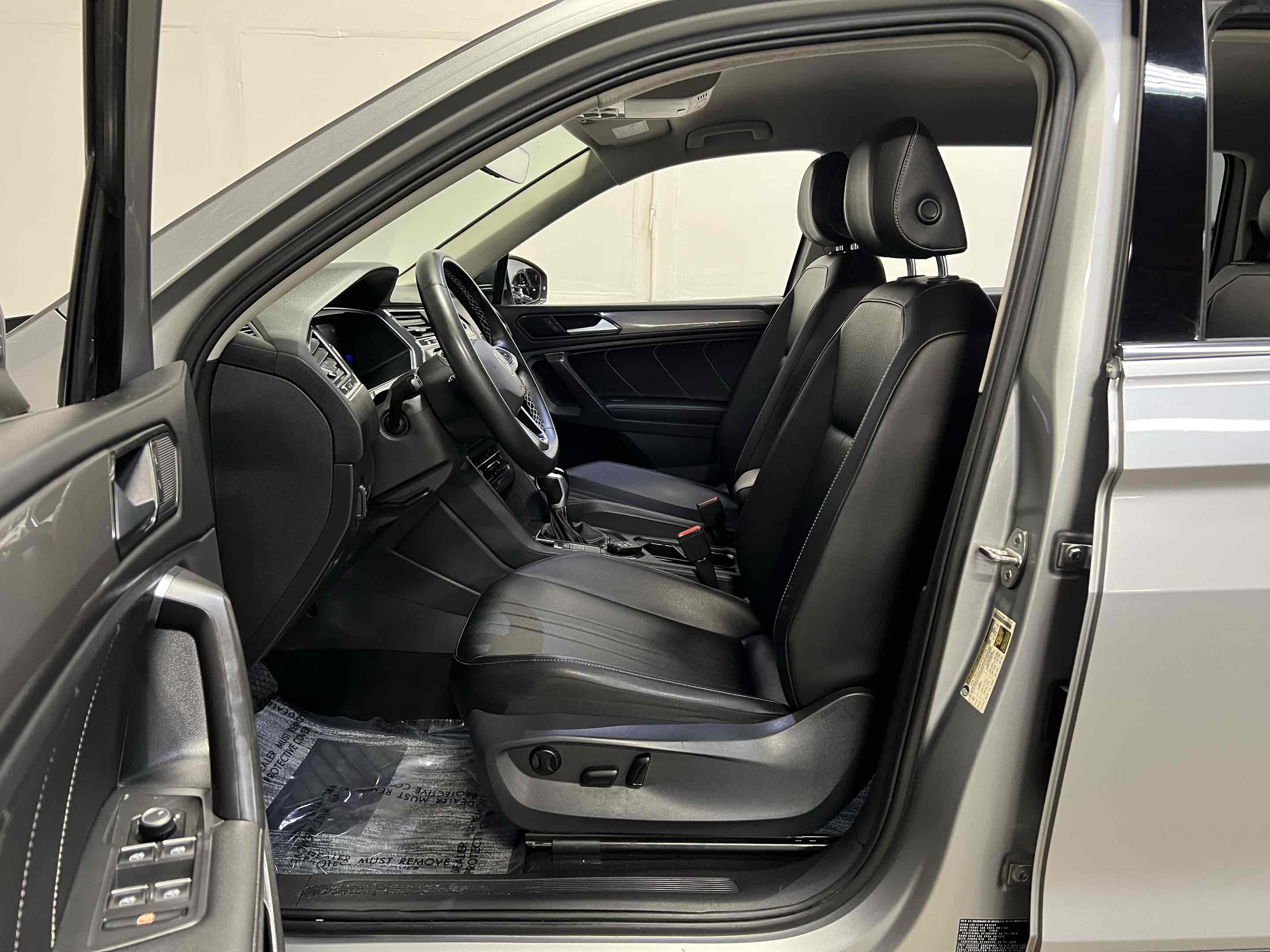 2022 Volkswagen Tiguan SE photo 6