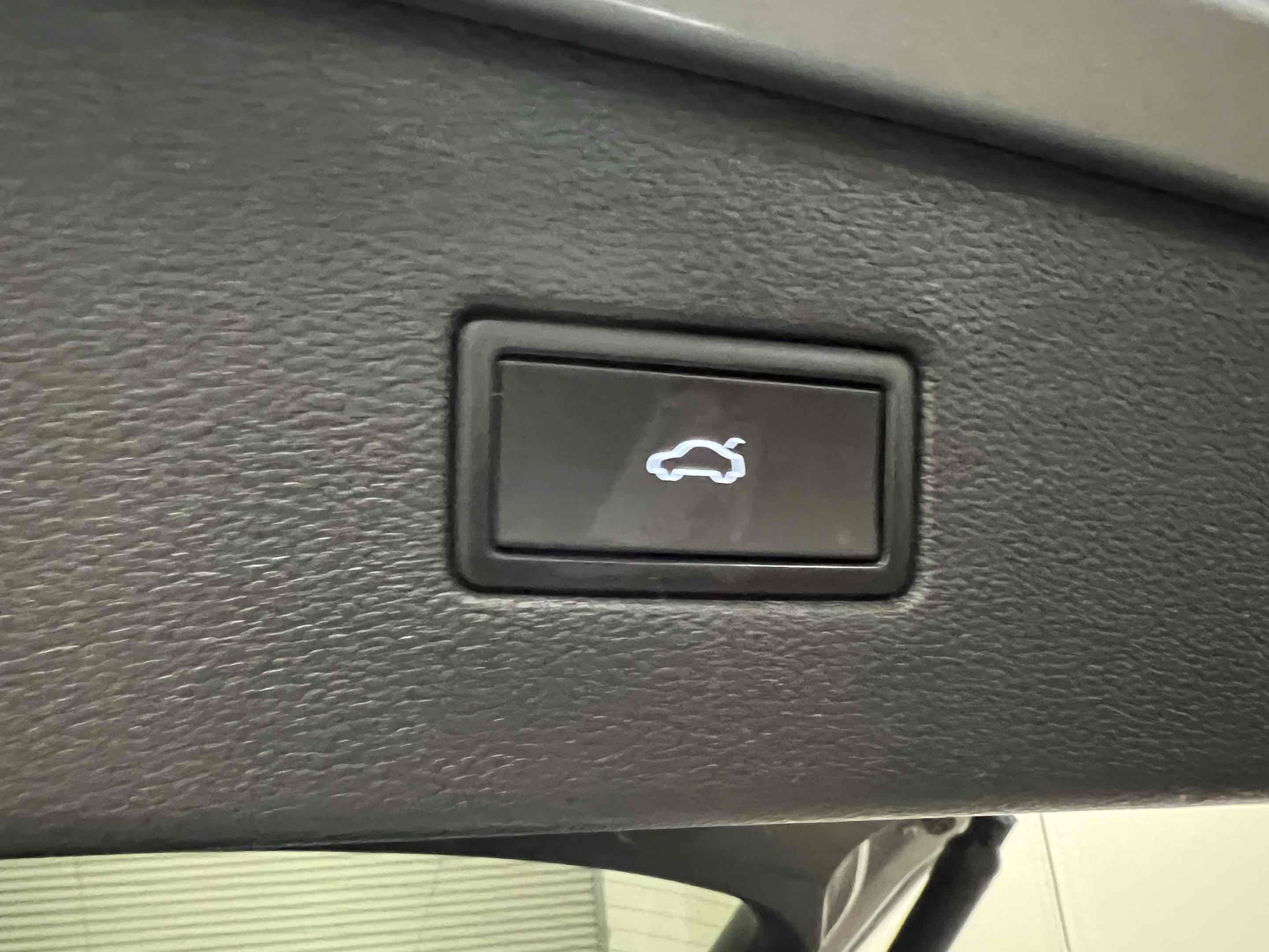 2022 Volkswagen Tiguan SE - Photo 12