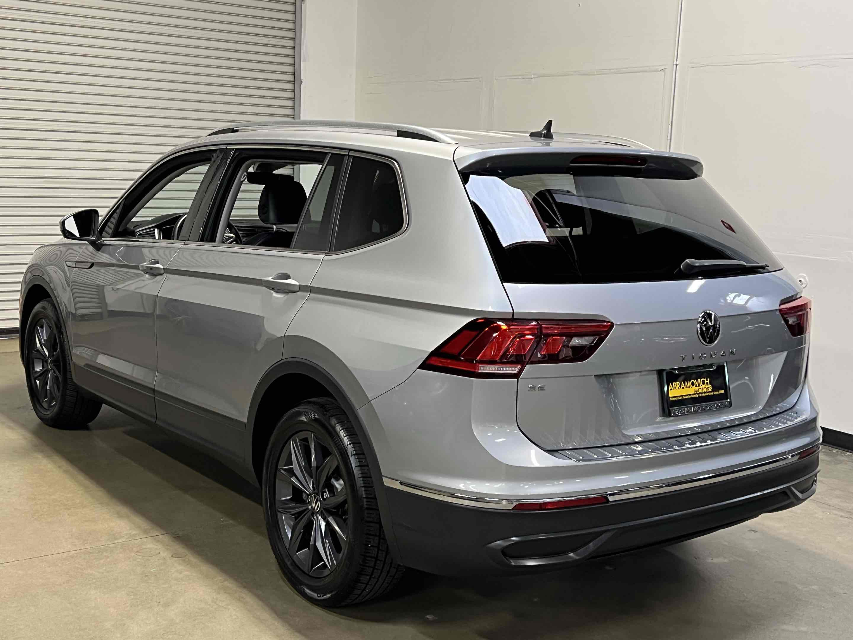 2022 Volkswagen Tiguan SE photo 4