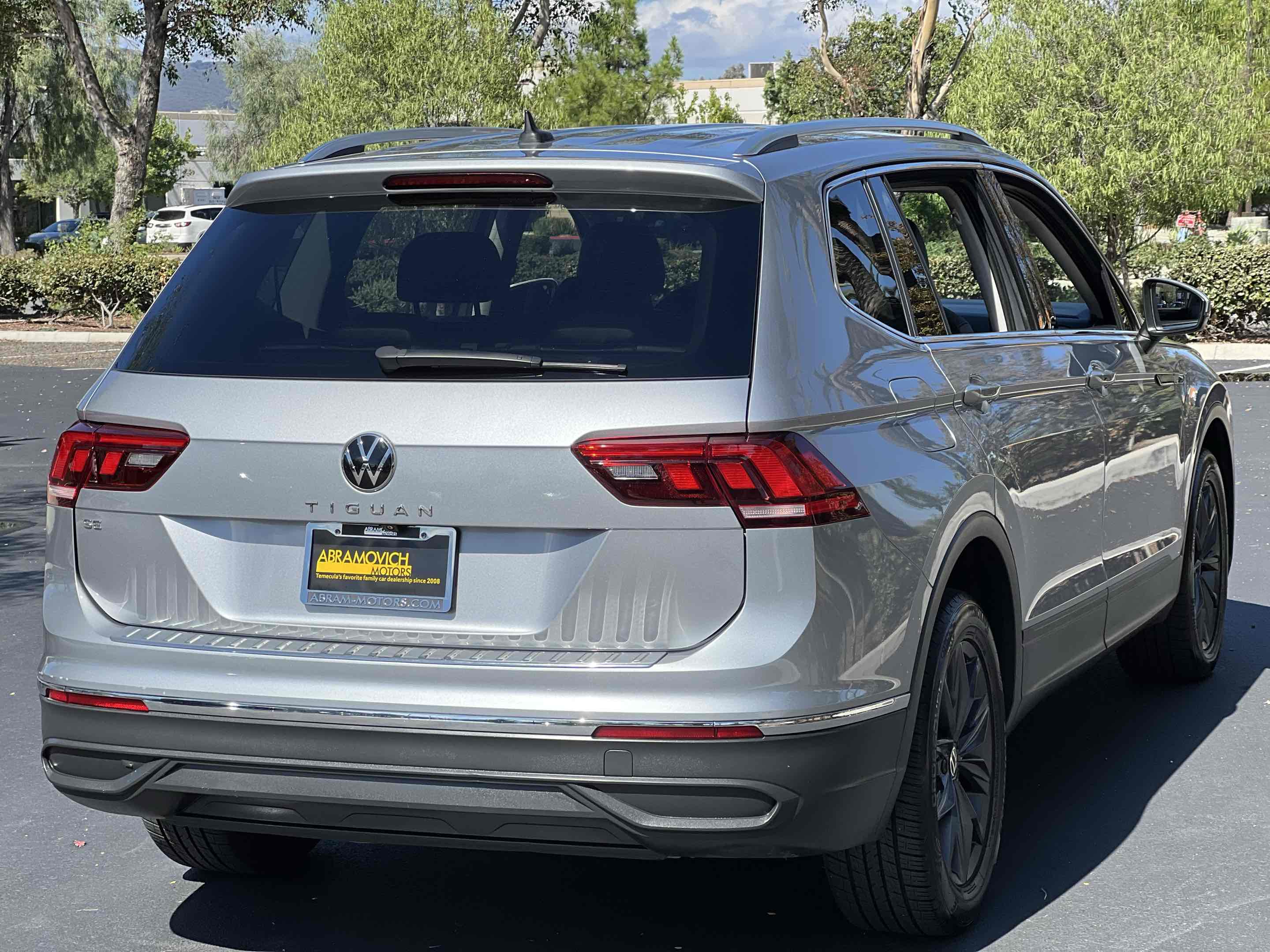 2022 Volkswagen Tiguan SE photo 23