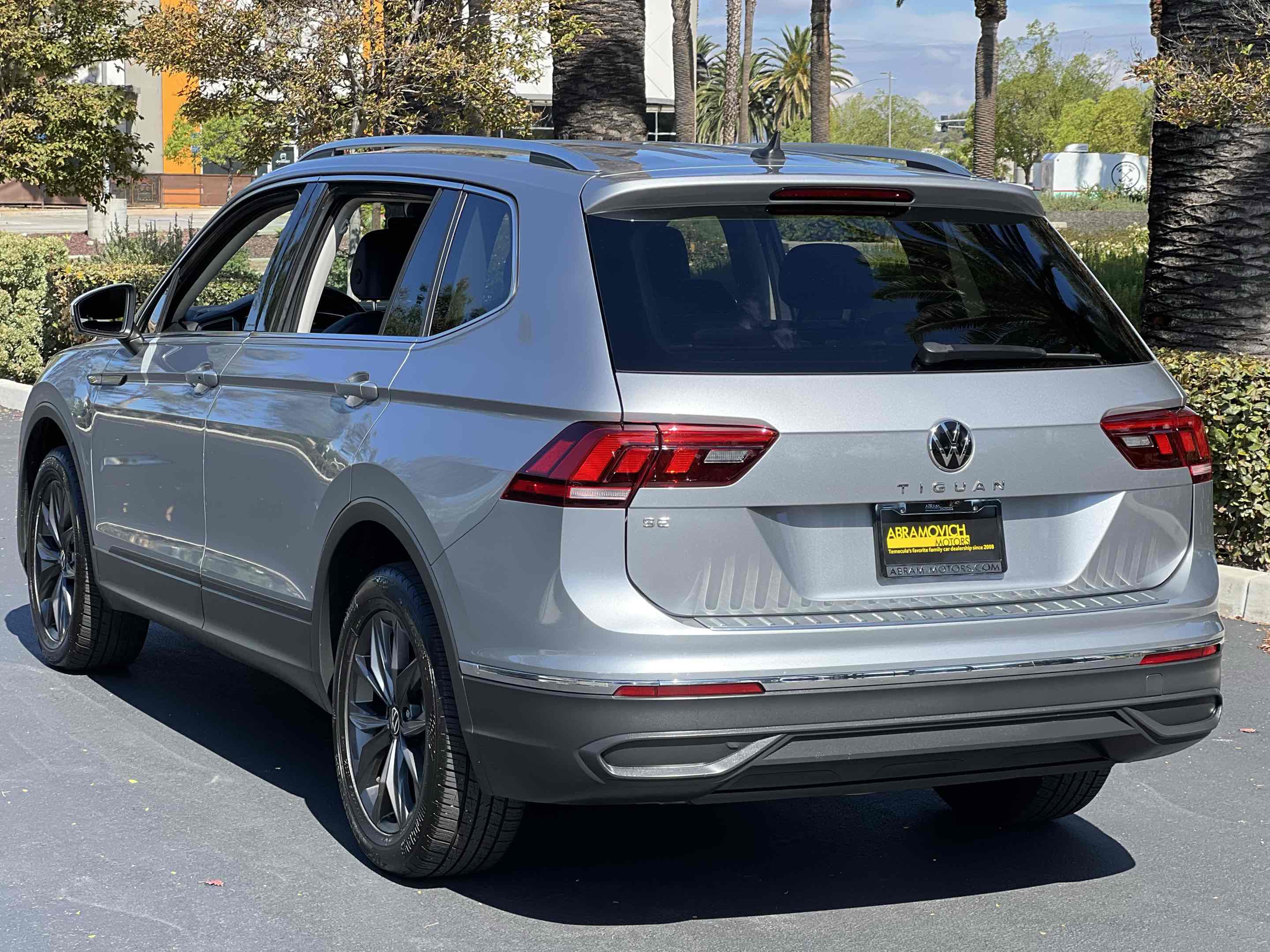 2022 Volkswagen Tiguan SE photo 21
