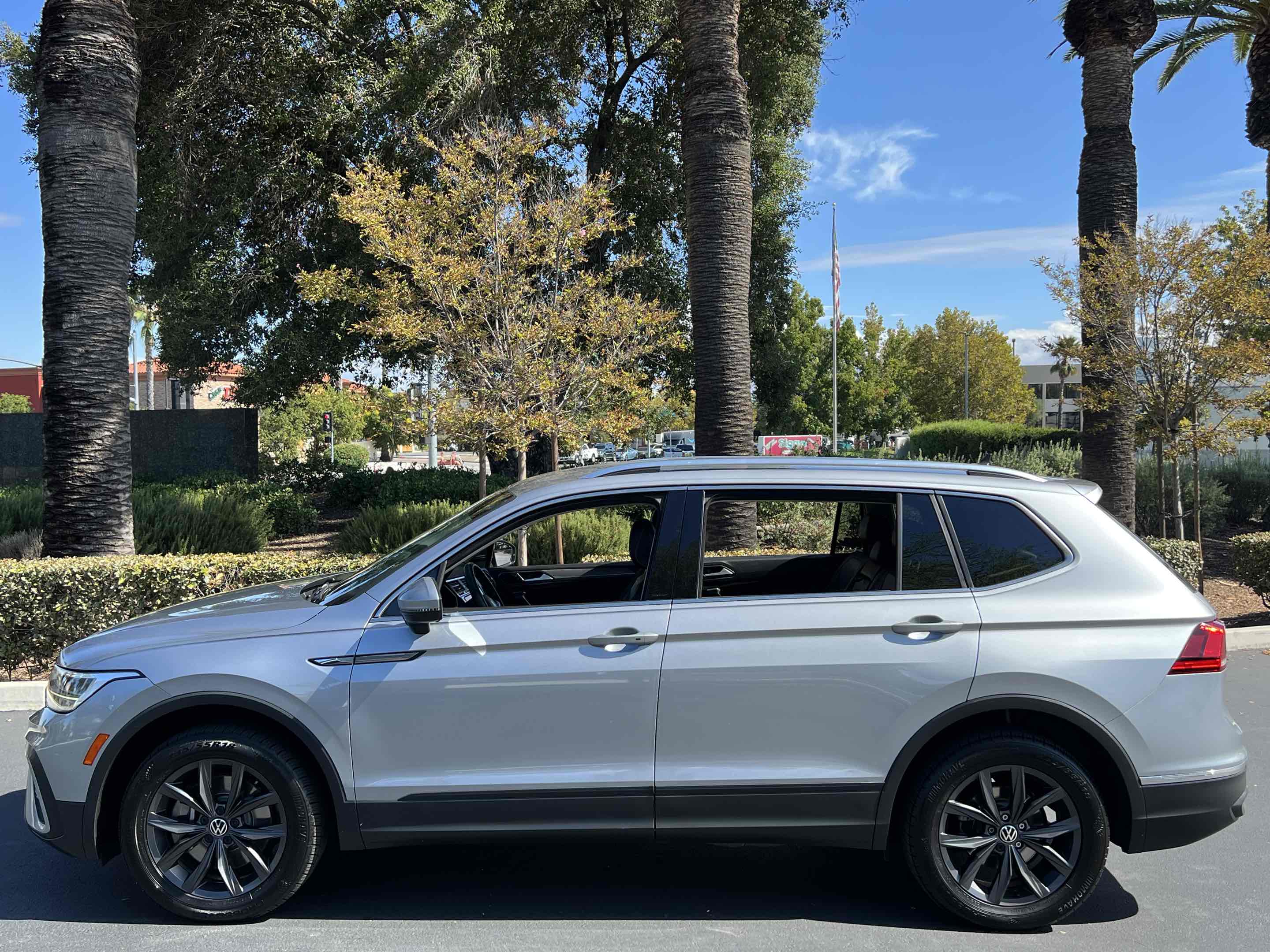 2022 Volkswagen Tiguan SE photo 19
