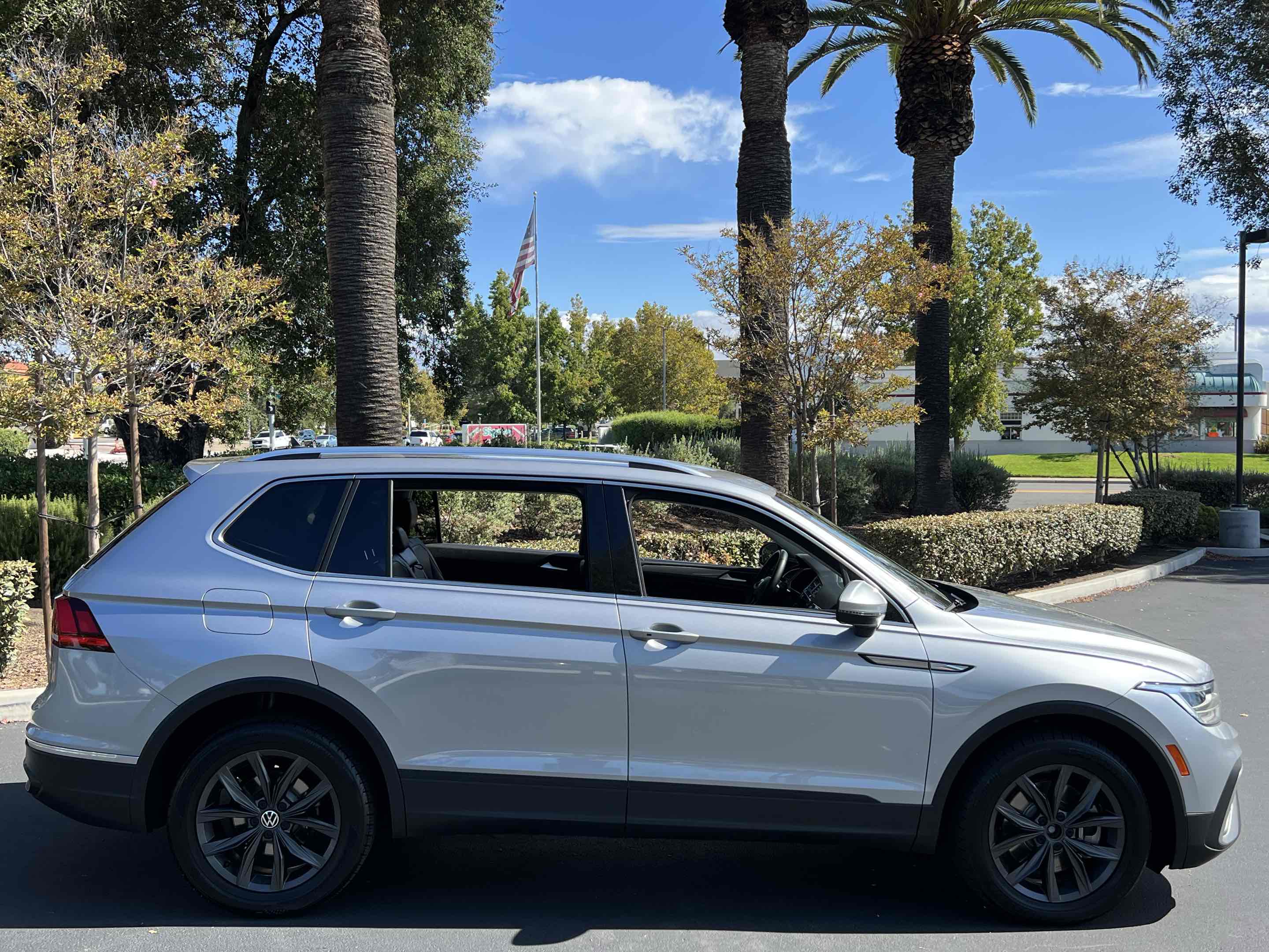 2022 Volkswagen Tiguan SE photo 18