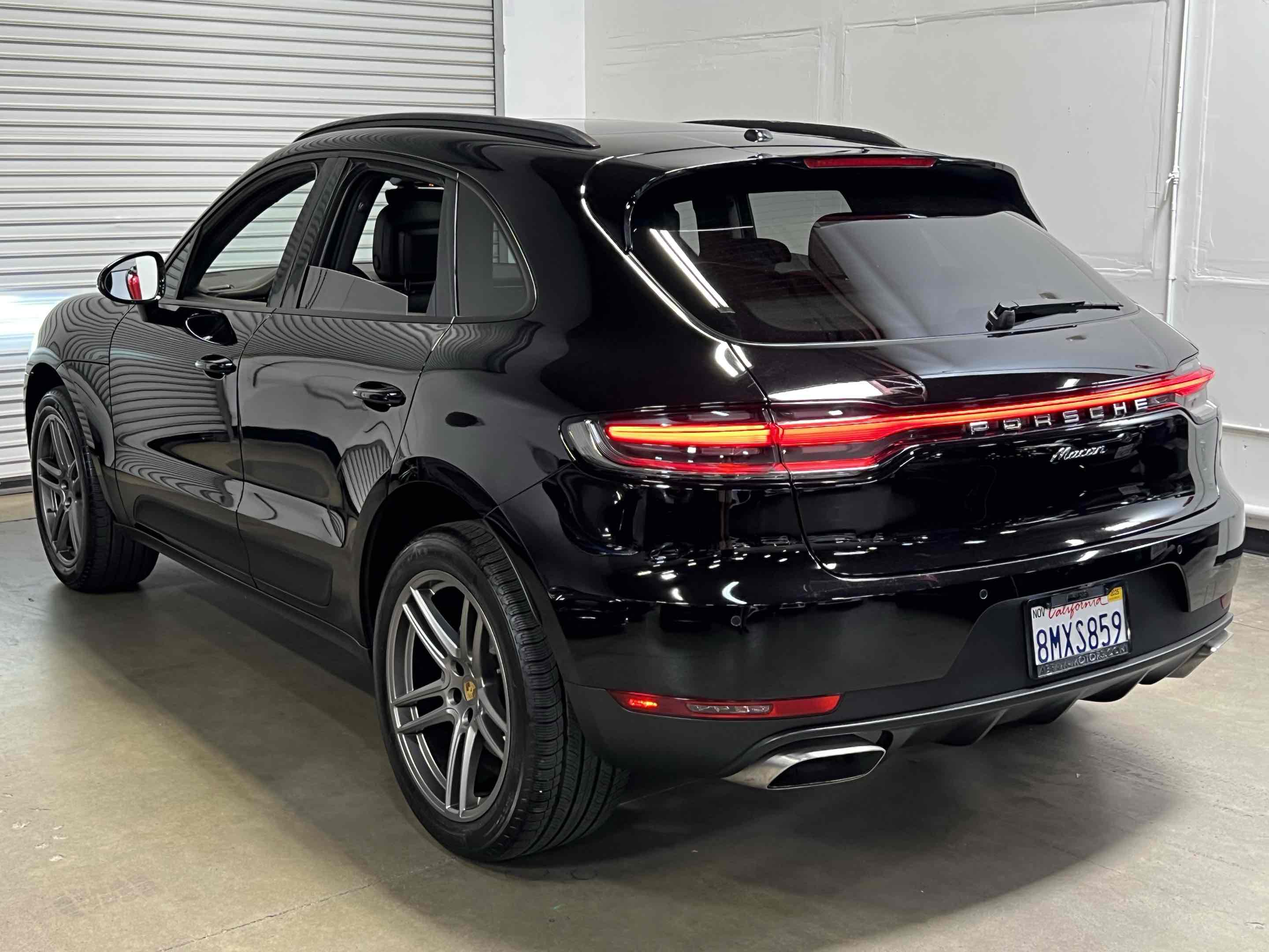 2019 Porsche Macan Turbo photo 2