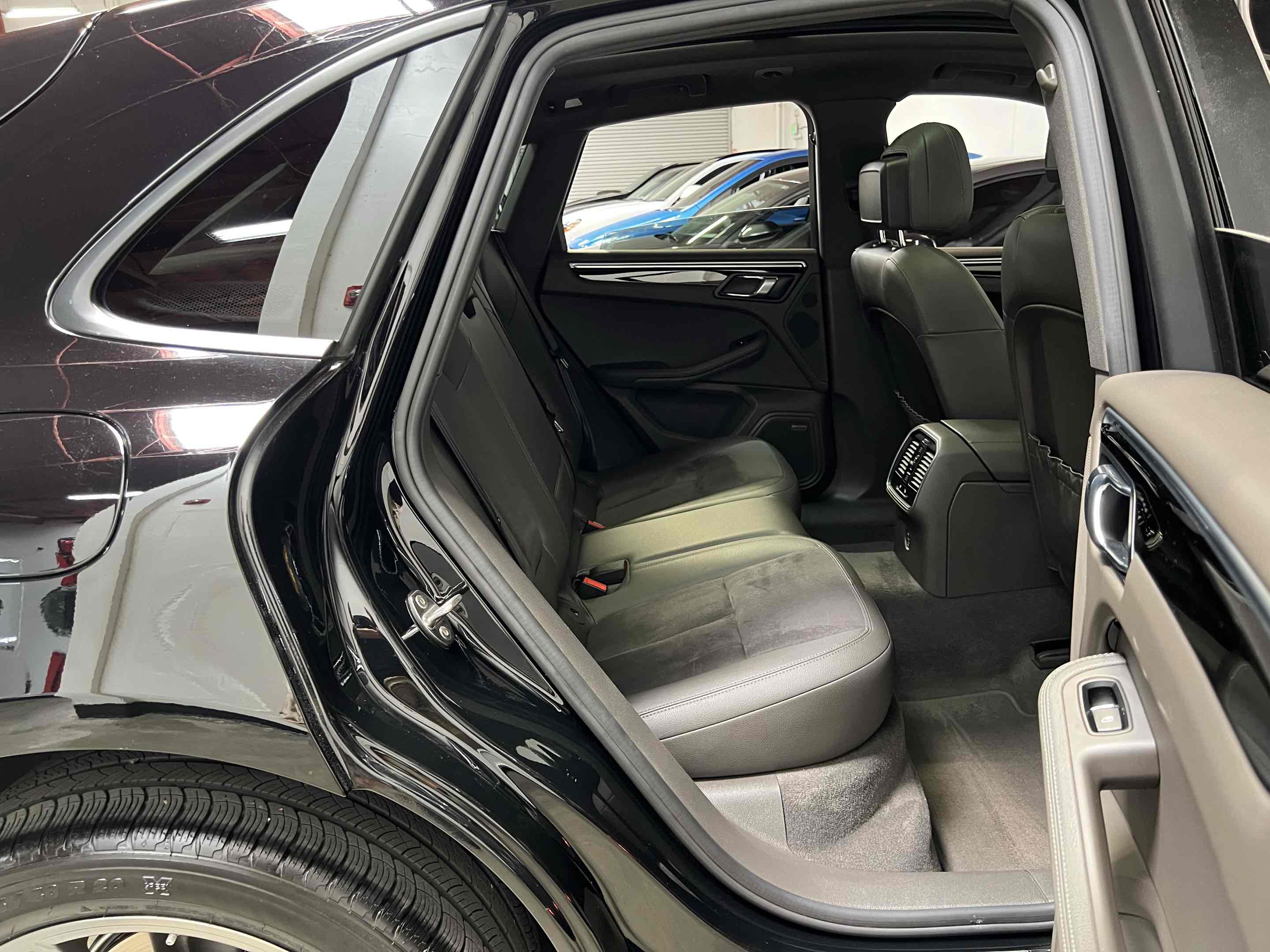 2019 Porsche Macan Turbo photo 44
