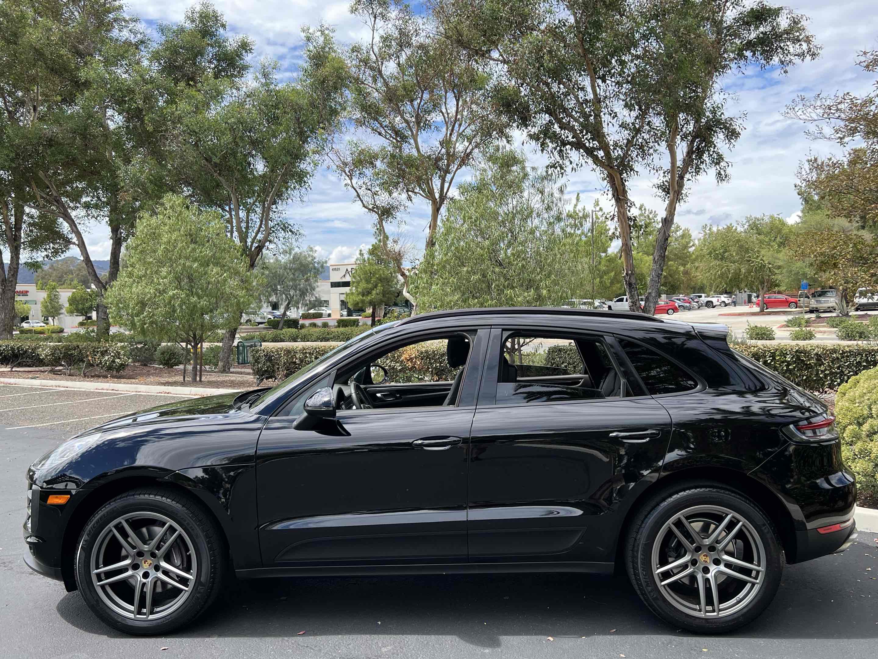 2019 Porsche Macan Turbo photo 18