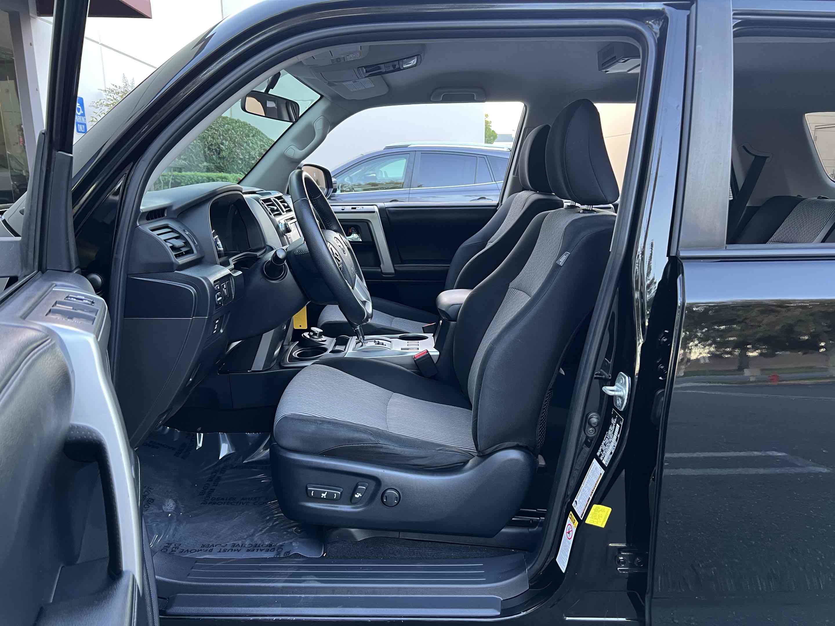 2014 Toyota 4Runner SR5 - Photo 4